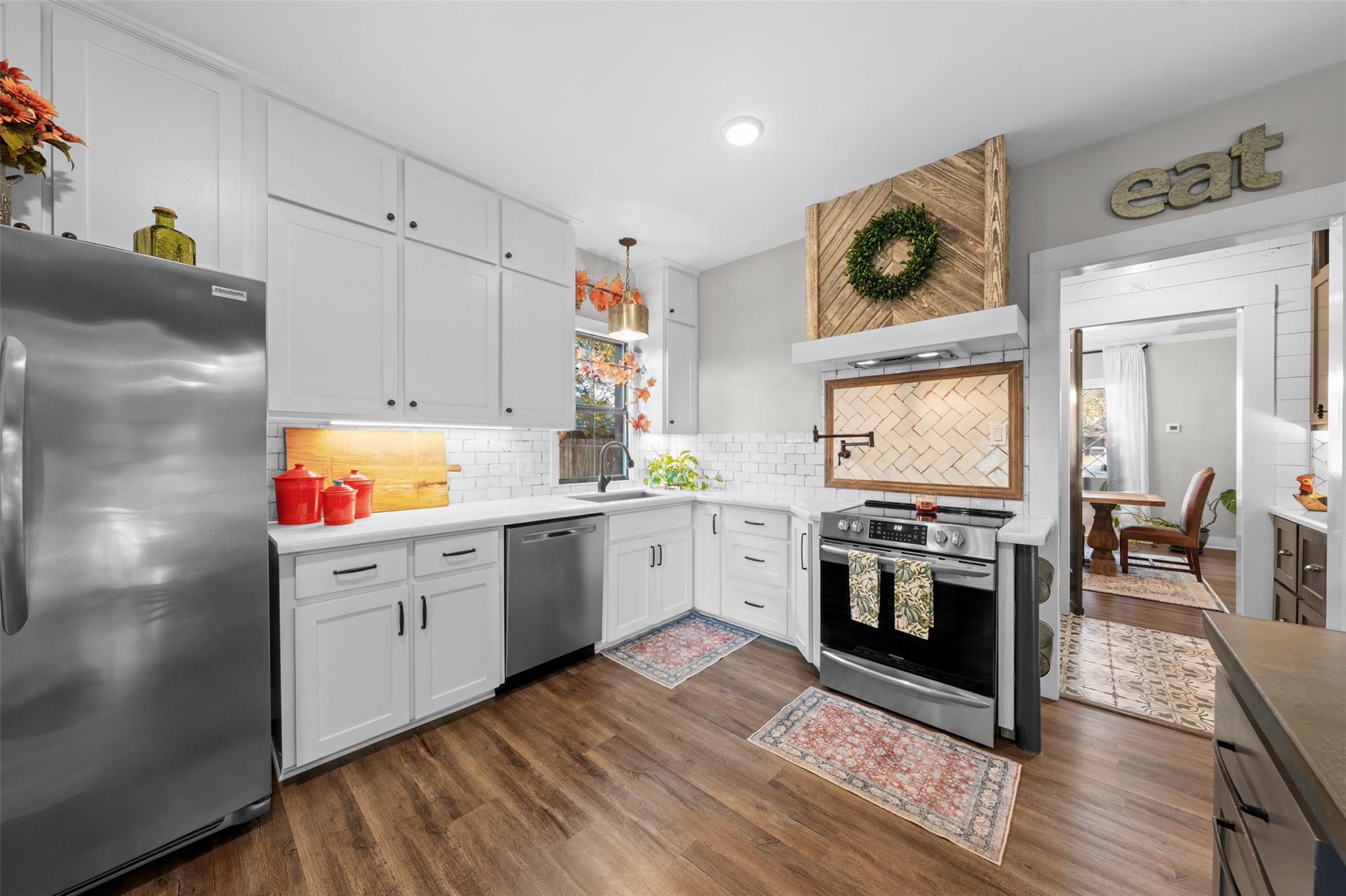 1005 E 14th St, Cameron, TX 76520