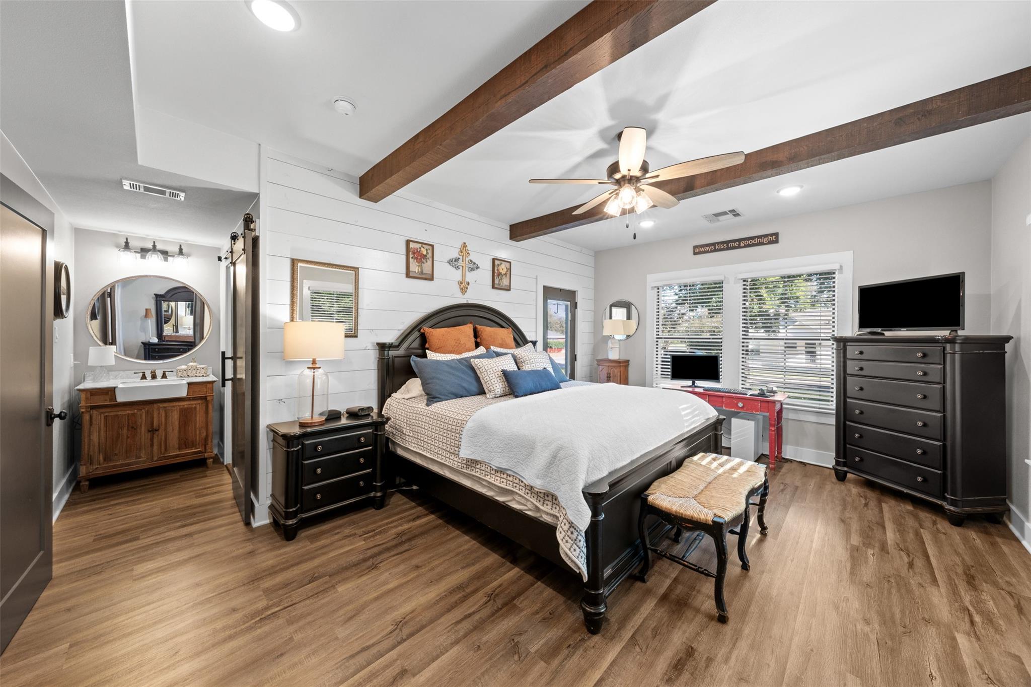 1005 E 14th St, Cameron, TX 76520