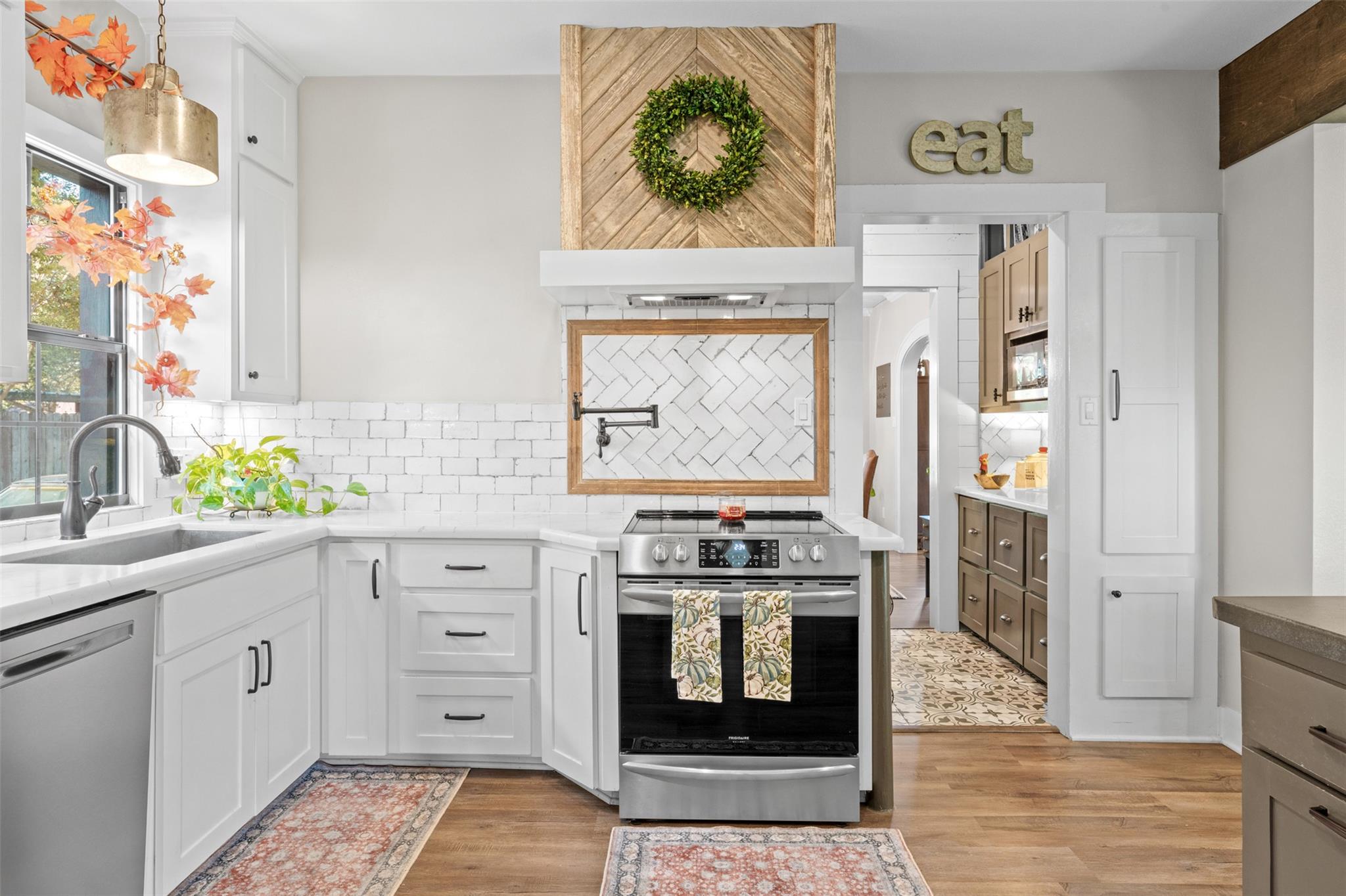 1005 E 14th St, Cameron, TX 76520