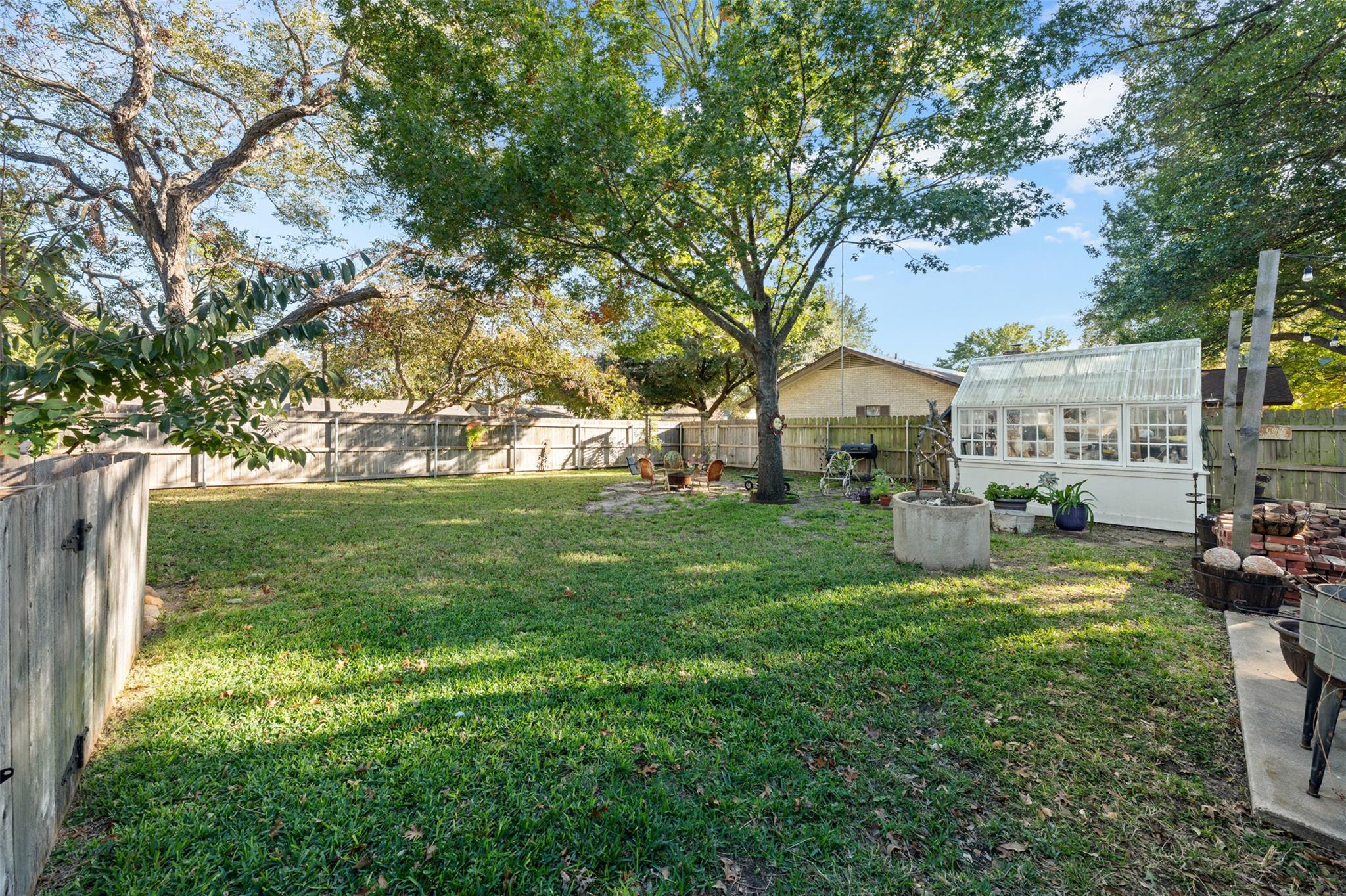 1005 E 14th St, Cameron, TX 76520