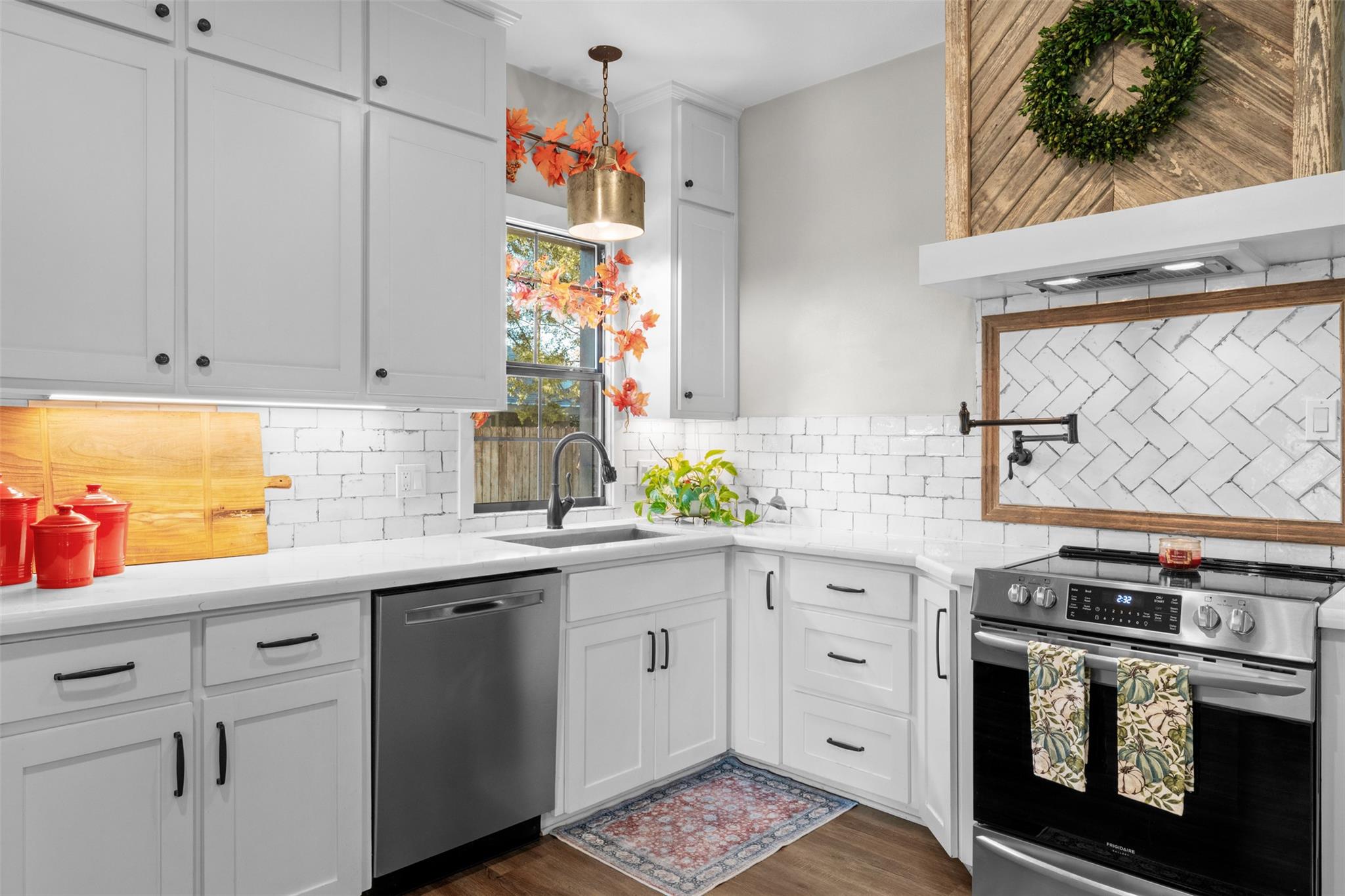 1005 E 14th St, Cameron, TX 76520