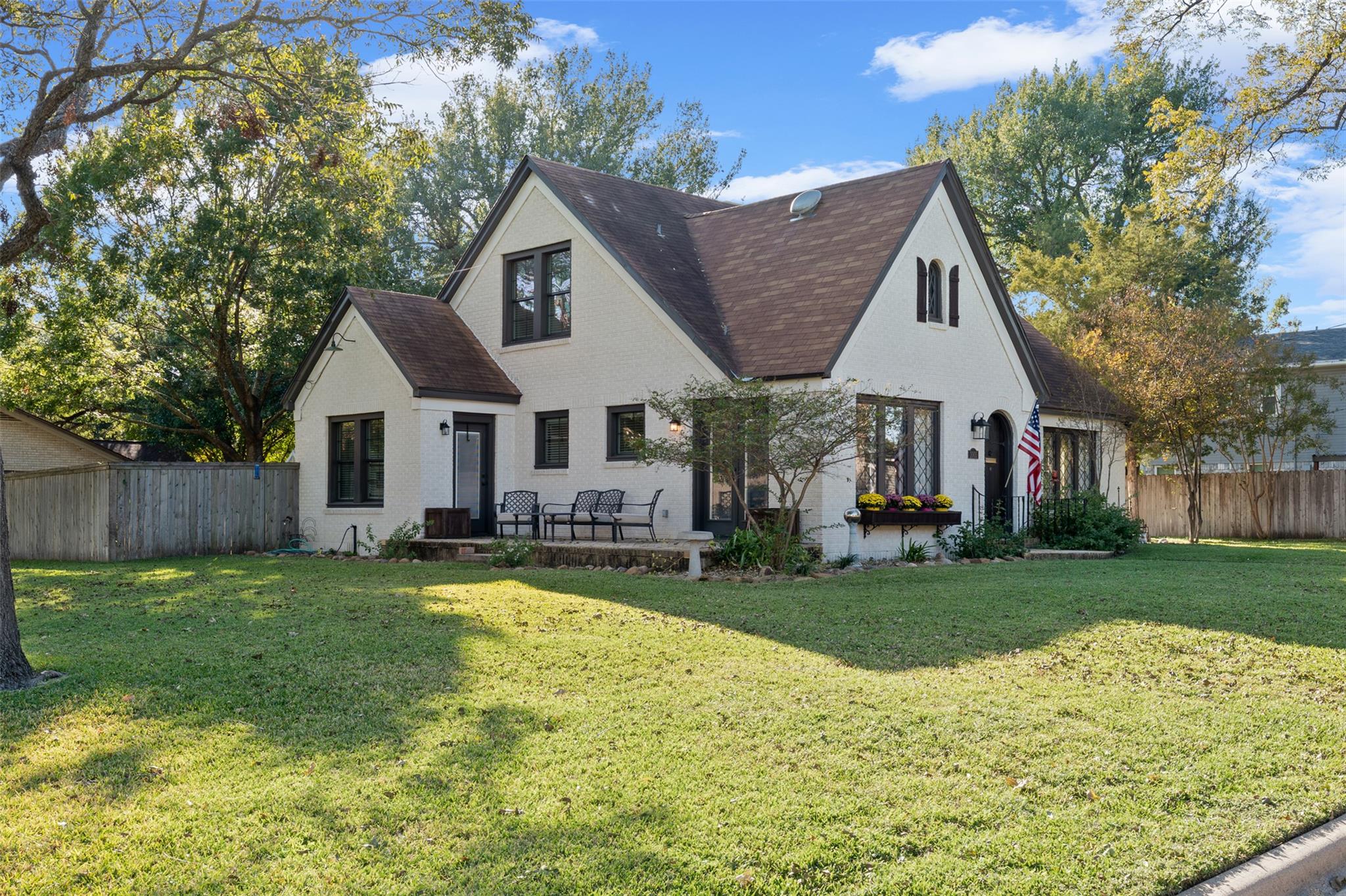 1005 E 14th St, Cameron, TX 76520