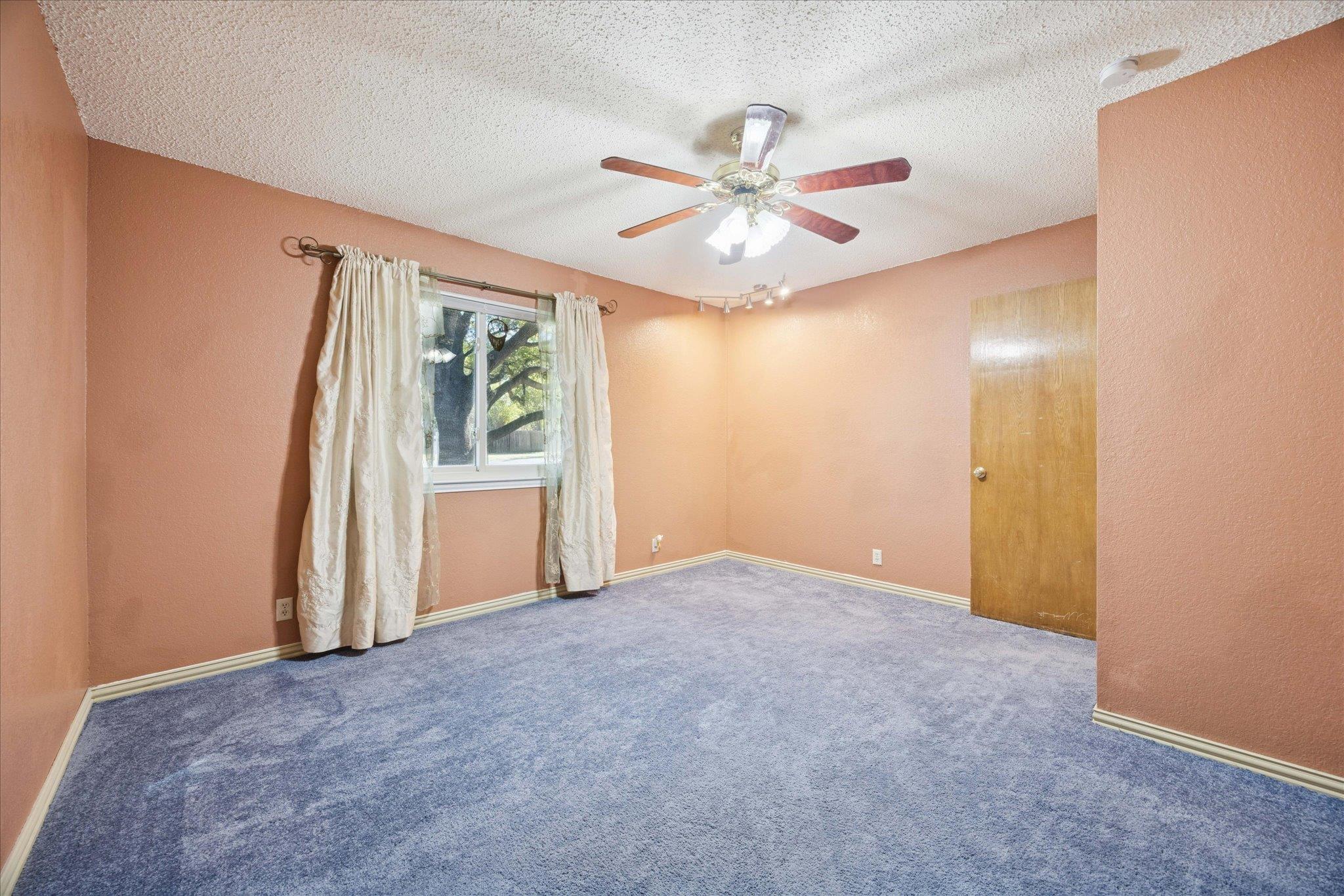 12902 Mystic Dr, Manchaca, TX 78652