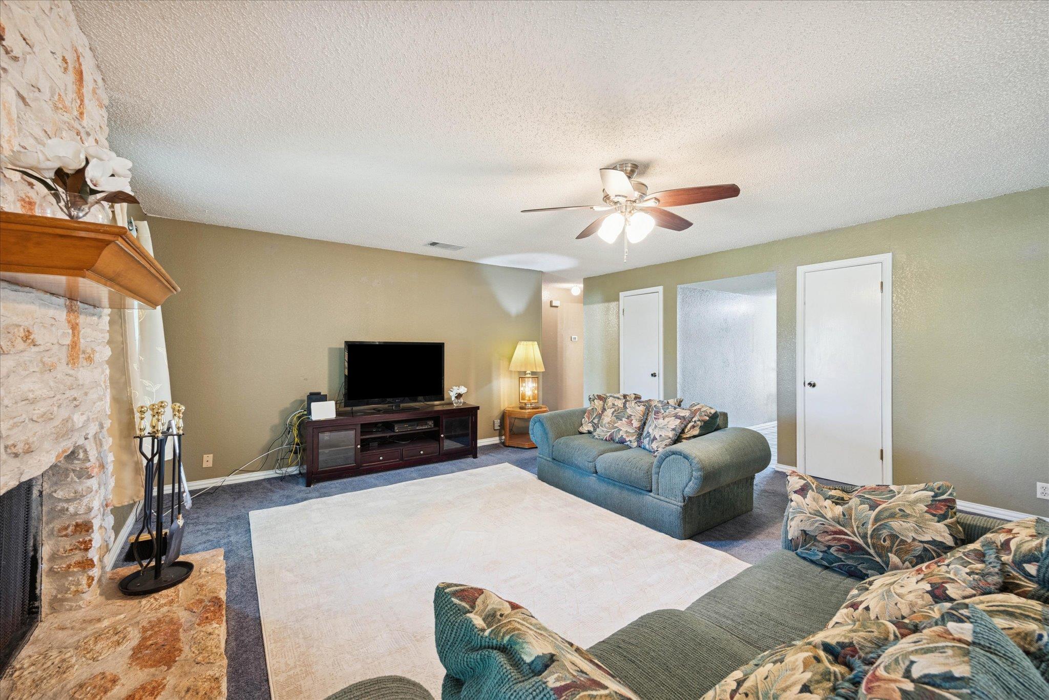 12902 Mystic Dr, Manchaca, TX 78652