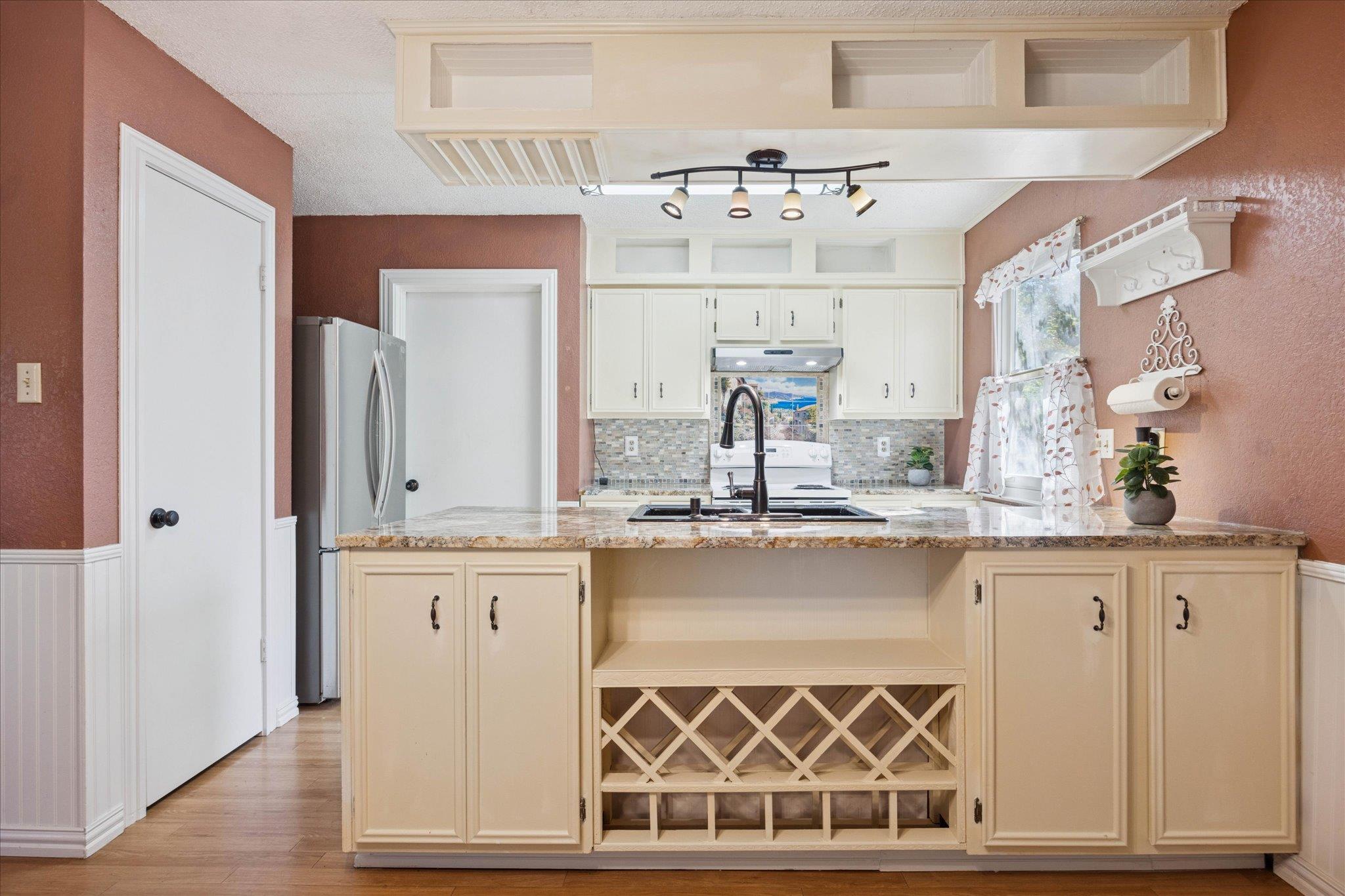 12902 Mystic Dr, Manchaca, TX 78652