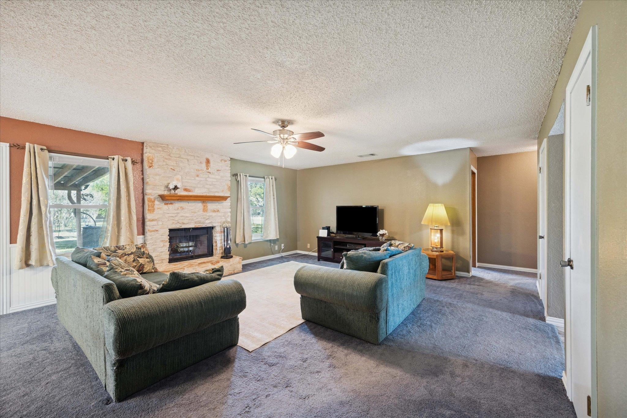 12902 Mystic Dr, Manchaca, TX 78652