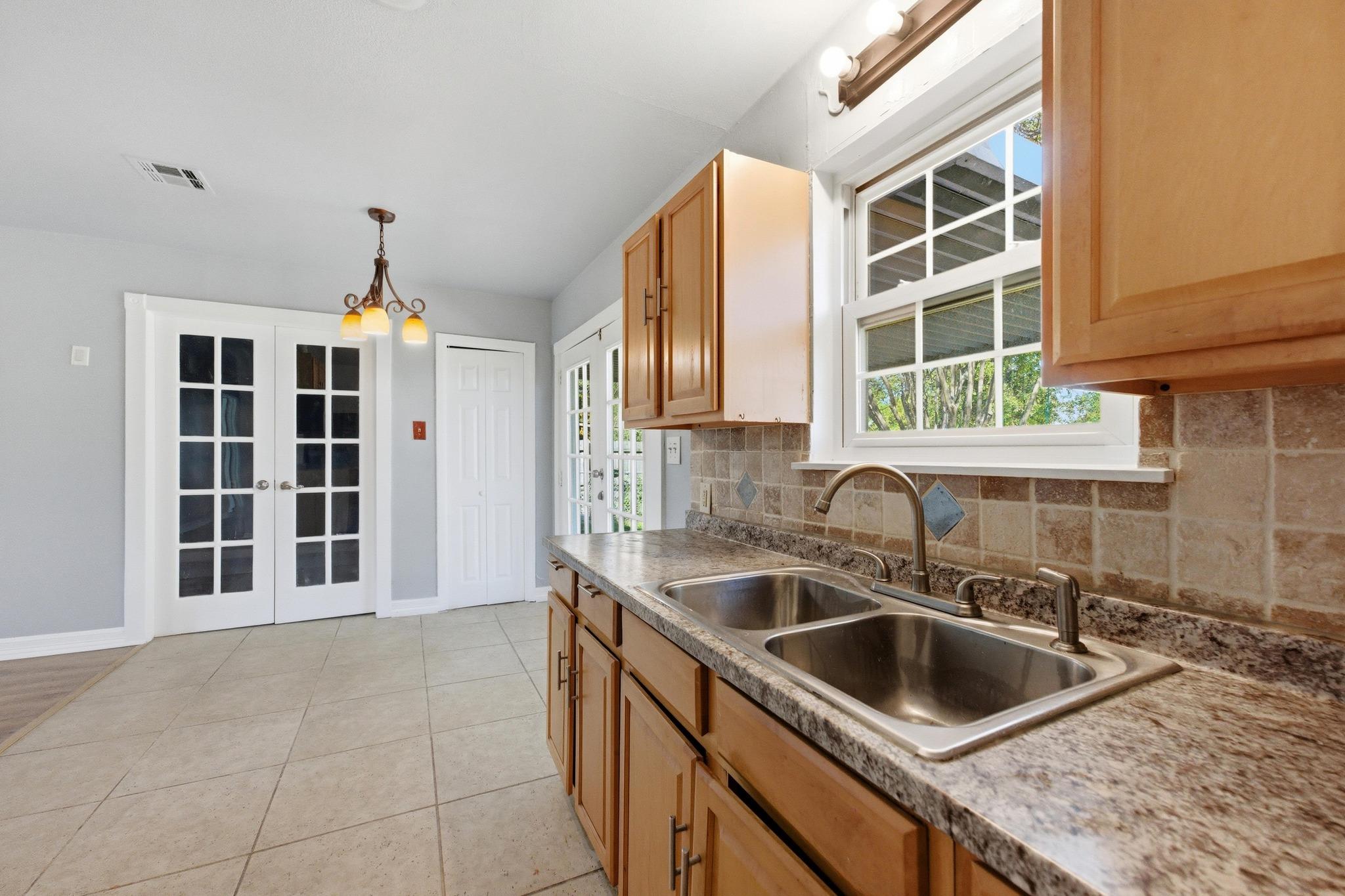 6214 Club Ter, Austin, TX 78741