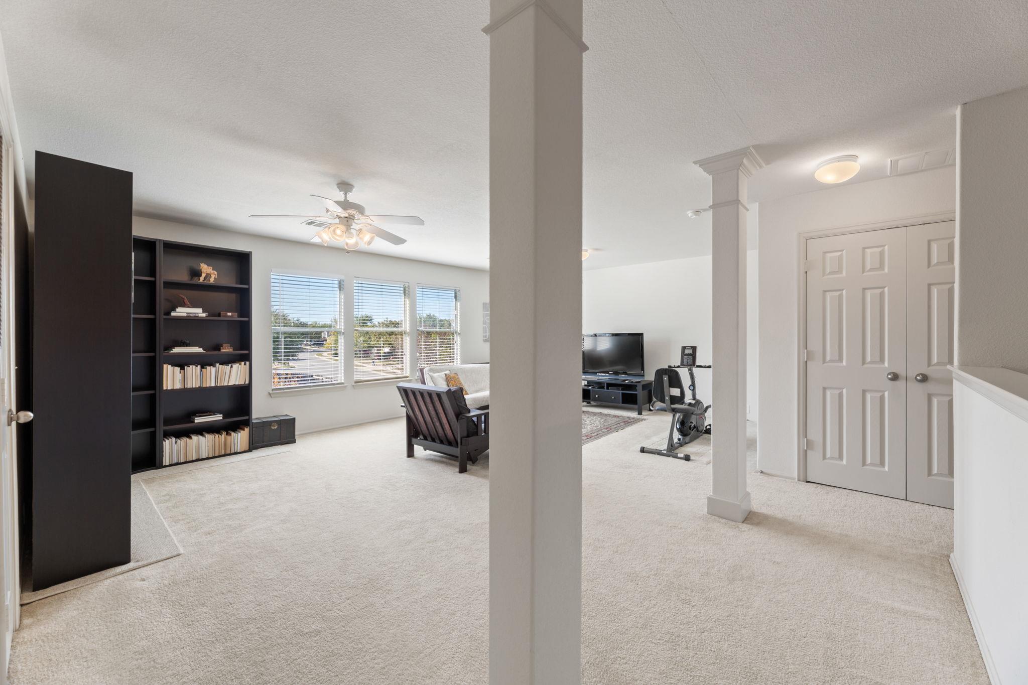 172 Chaparro Dr, Kyle, TX 78640