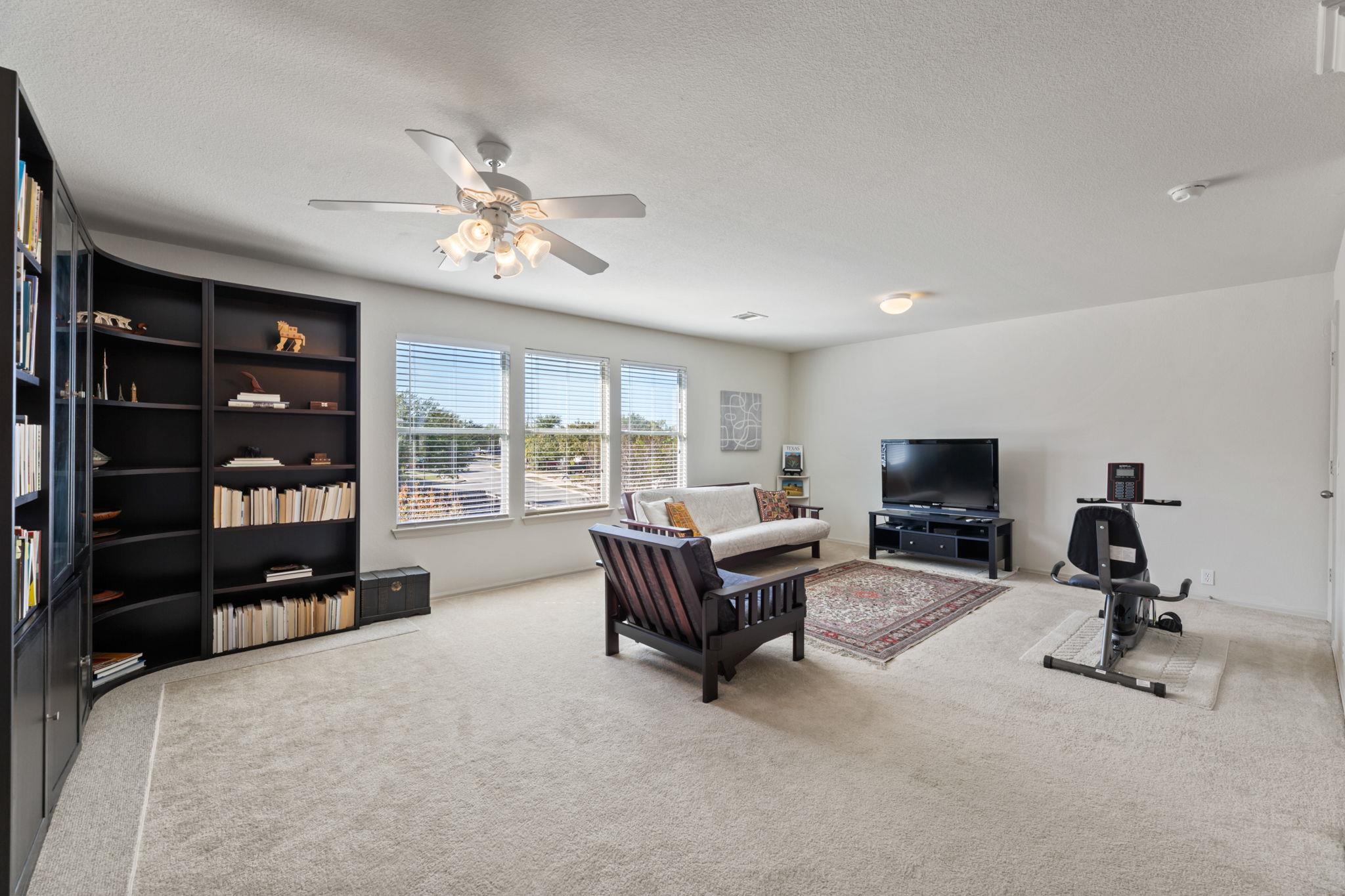 172 Chaparro Dr, Kyle, TX 78640