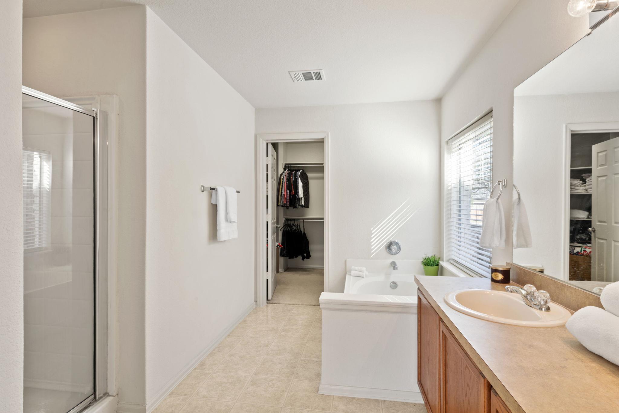 172 Chaparro Dr, Kyle, TX 78640