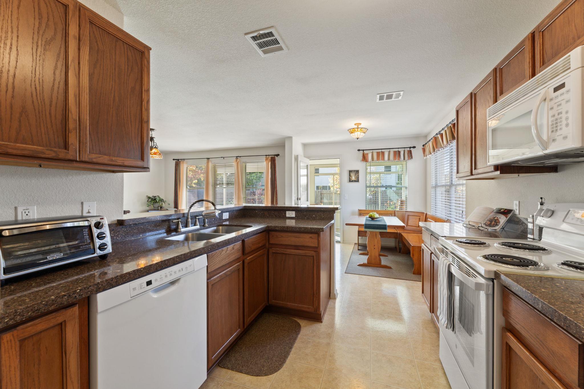 172 Chaparro Dr, Kyle, TX 78640