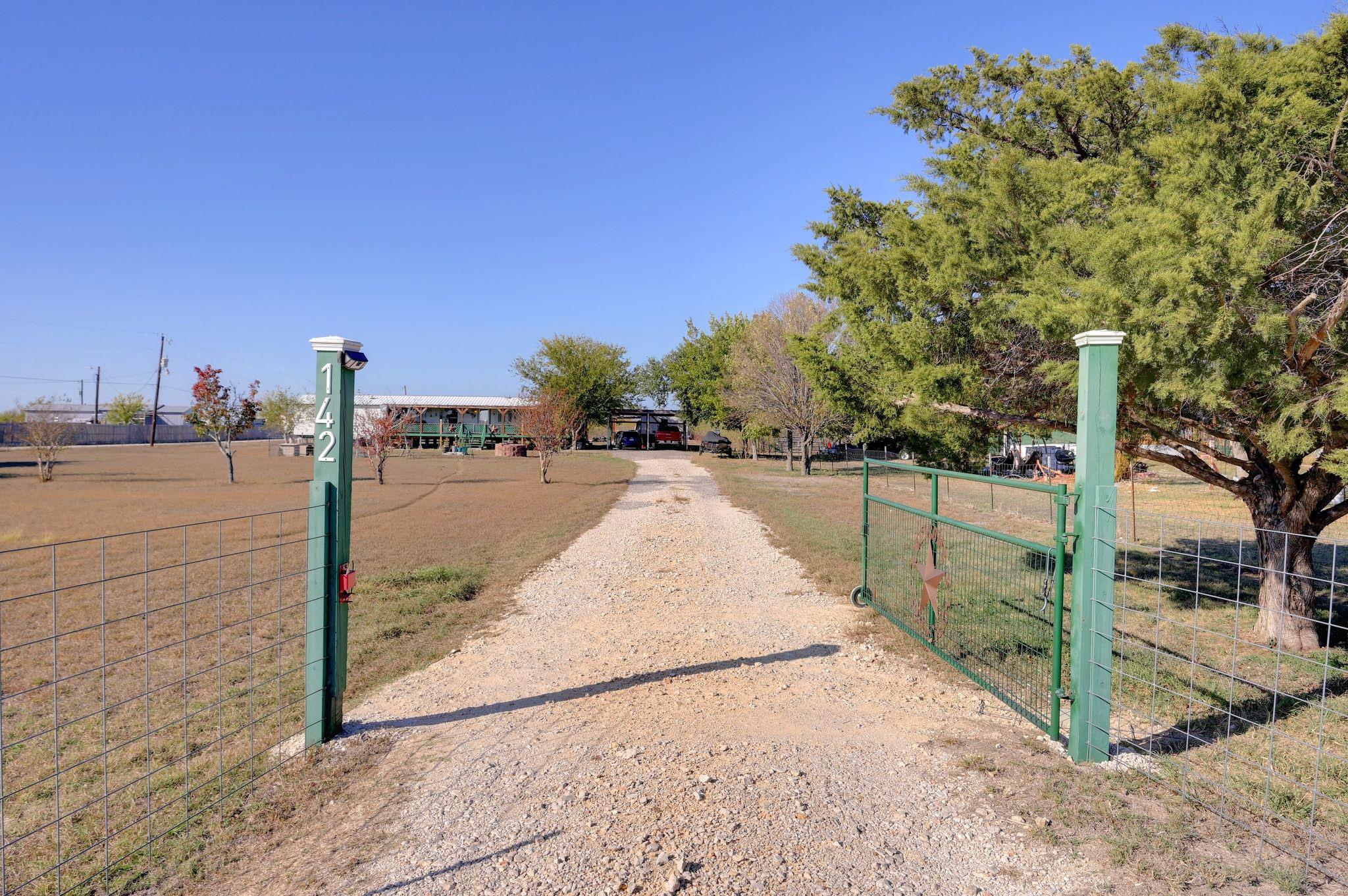 142 Friar Ct, Kyle, TX 78640