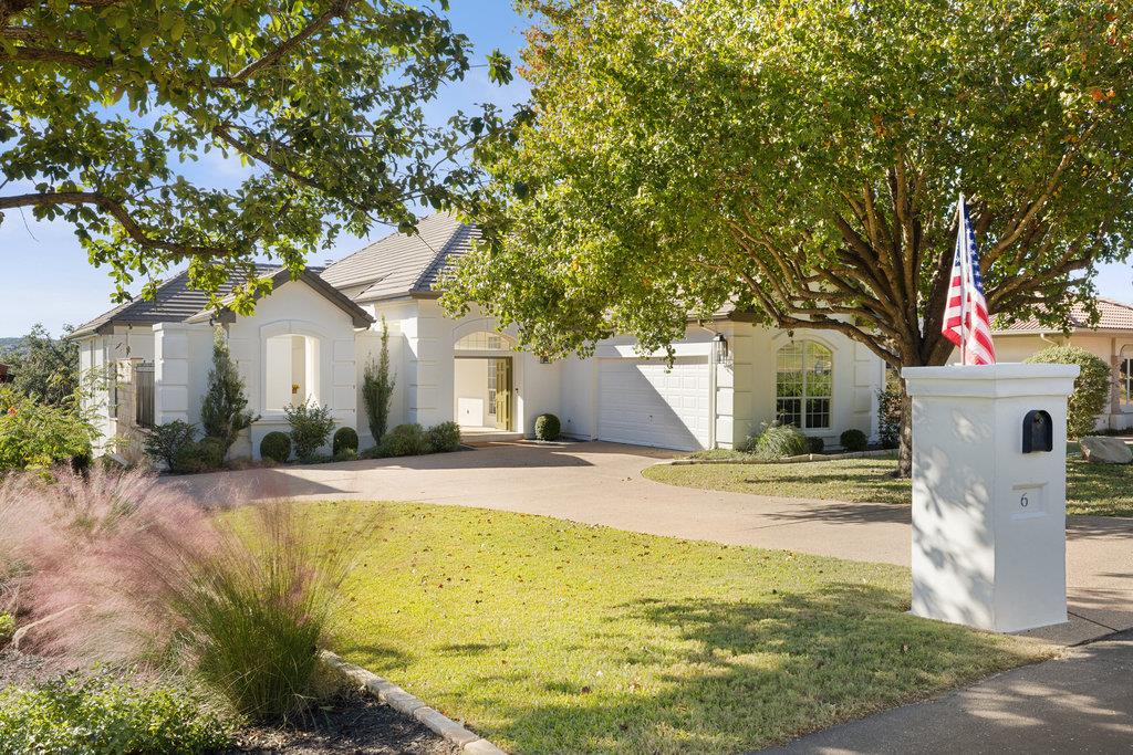 6 Radnor Dr, The Hills, TX 78738