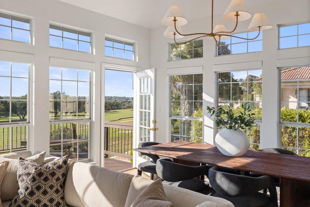 6 Radnor Dr, The Hills, TX 78738