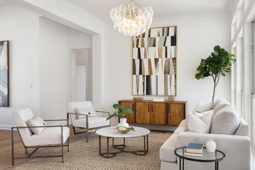 6 Radnor Dr, The Hills, TX 78738