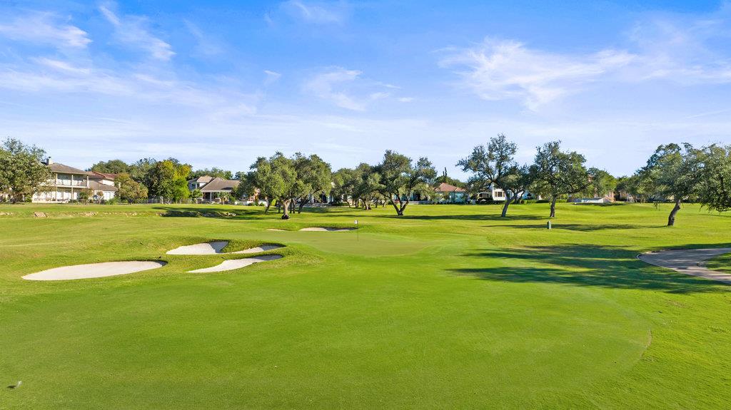 6 Radnor Dr, The Hills, TX 78738