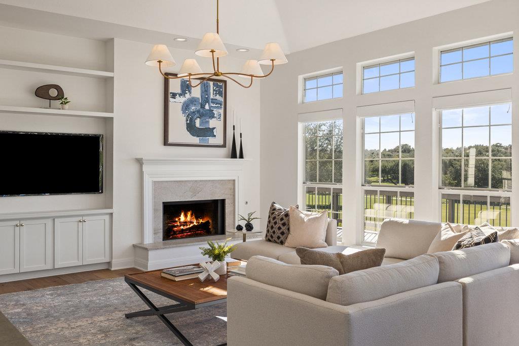 6 Radnor Dr, The Hills, TX 78738