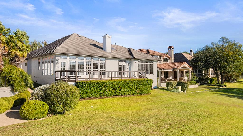 6 Radnor Dr, The Hills, TX 78738