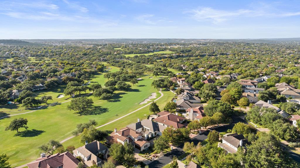 6 Radnor Dr, The Hills, TX 78738