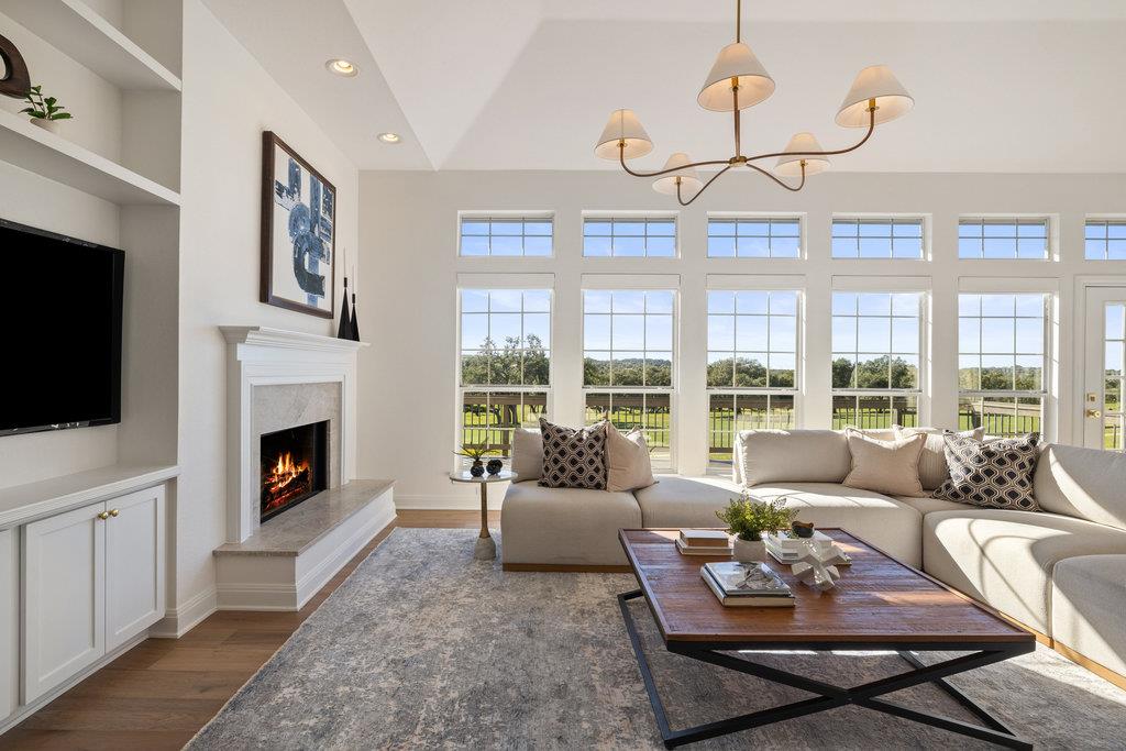 6 Radnor Dr, The Hills, TX 78738