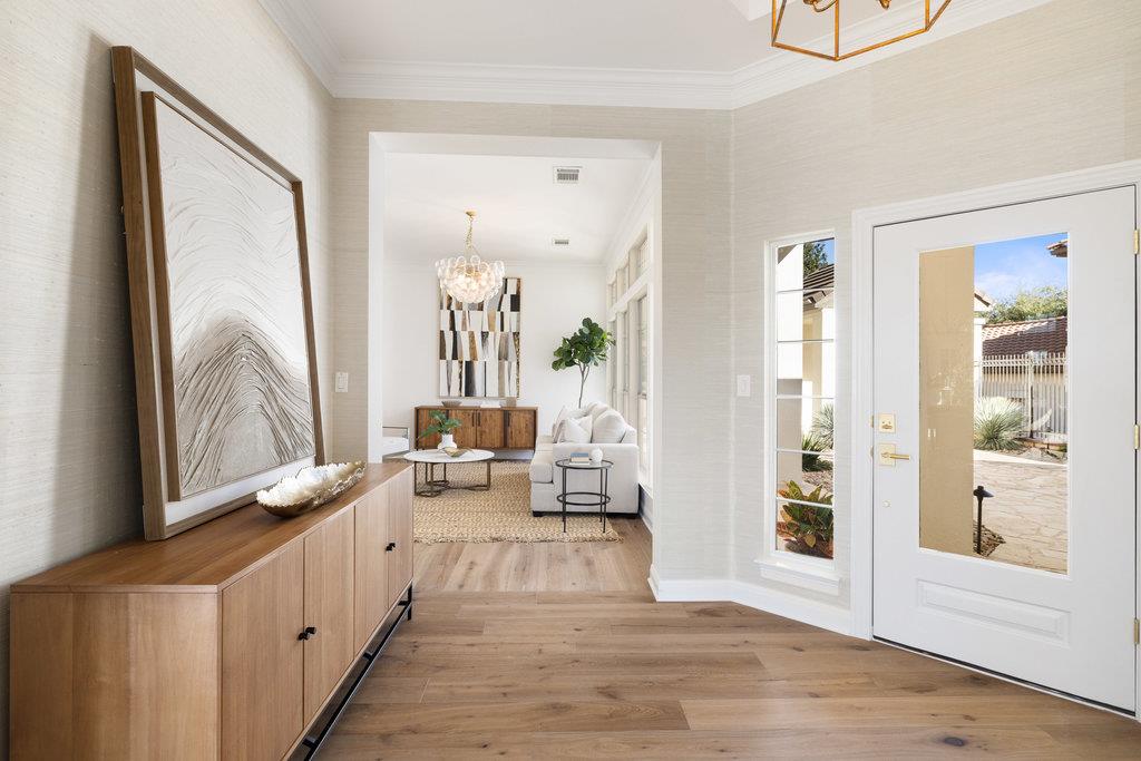 6 Radnor Dr, The Hills, TX 78738