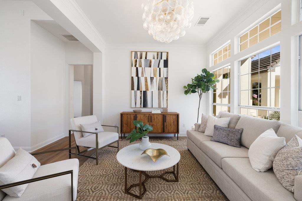 6 Radnor Dr, The Hills, TX 78738