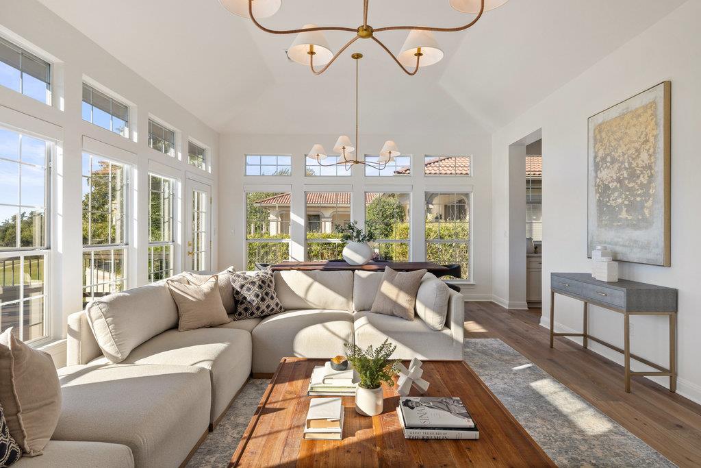 6 Radnor Dr, The Hills, TX 78738