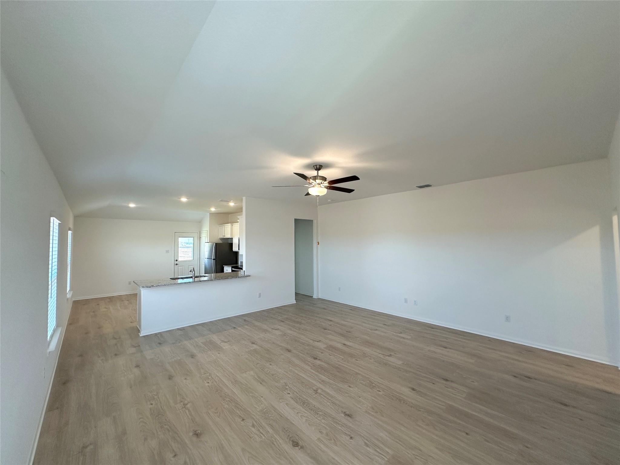 128 Paria Ct, Jarrell, TX 76537