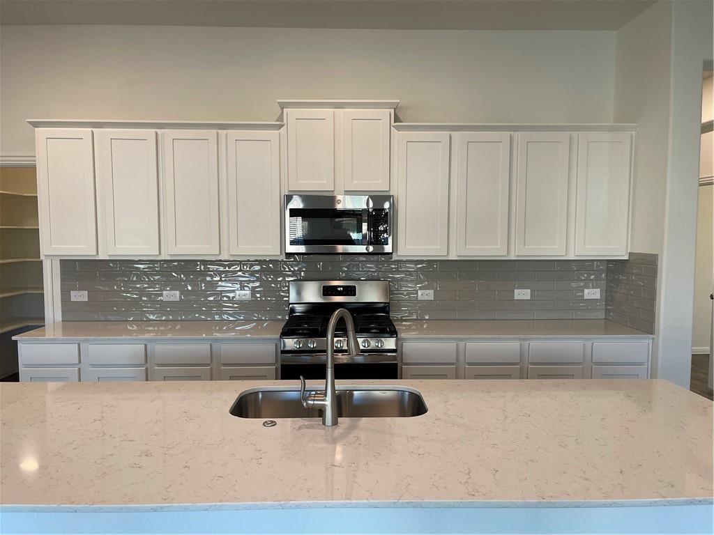 208 Baralo St, Leander, TX 78641