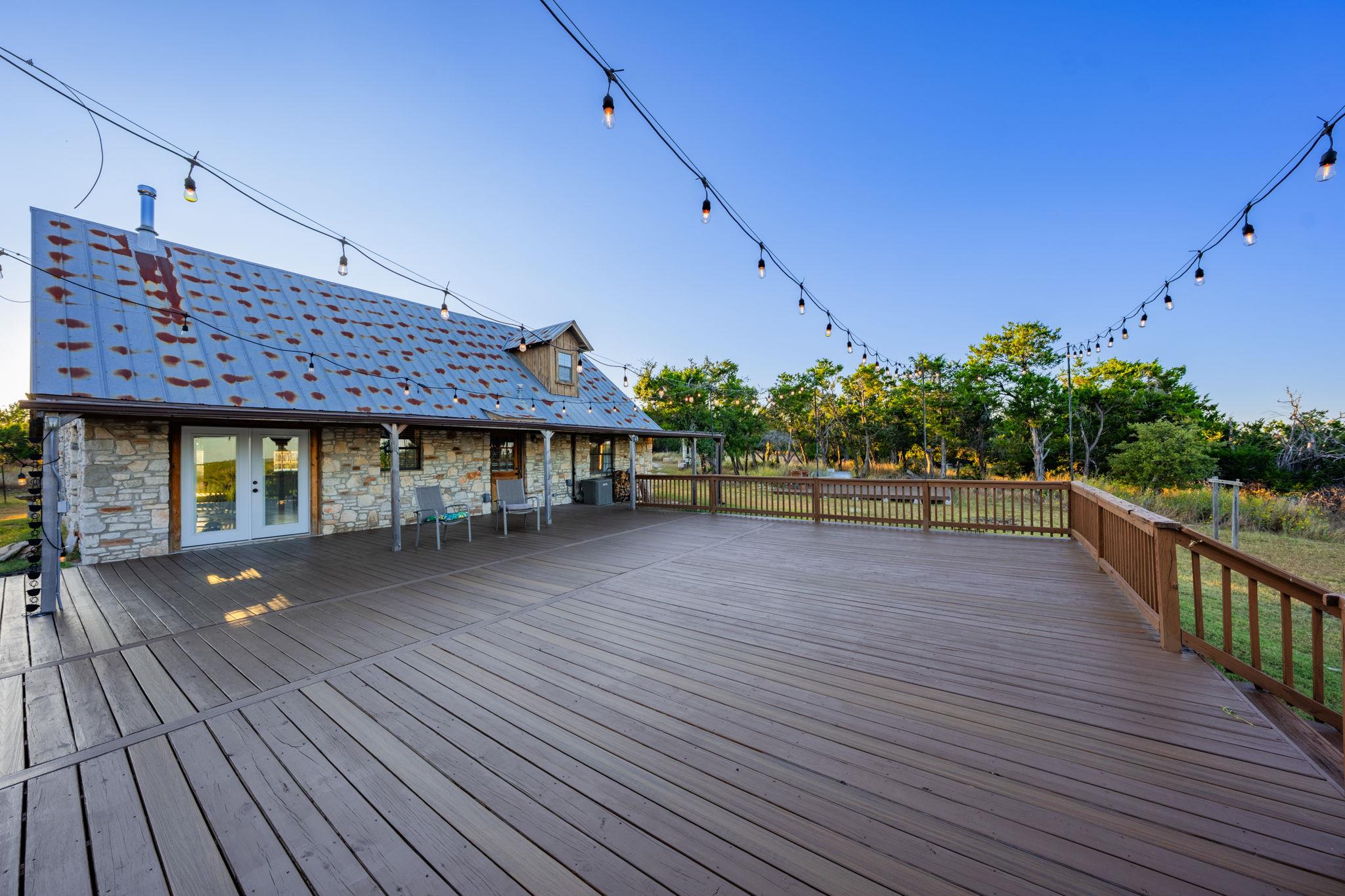 716 Reeh Weinheimer Rd, Fredericksburg, TX 78624