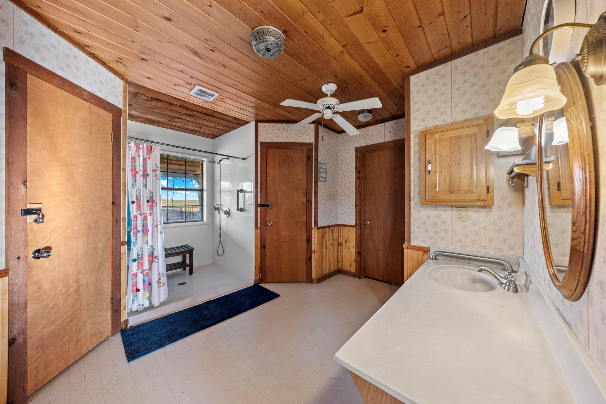 716 Reeh Weinheimer Rd, Fredericksburg, TX 78624