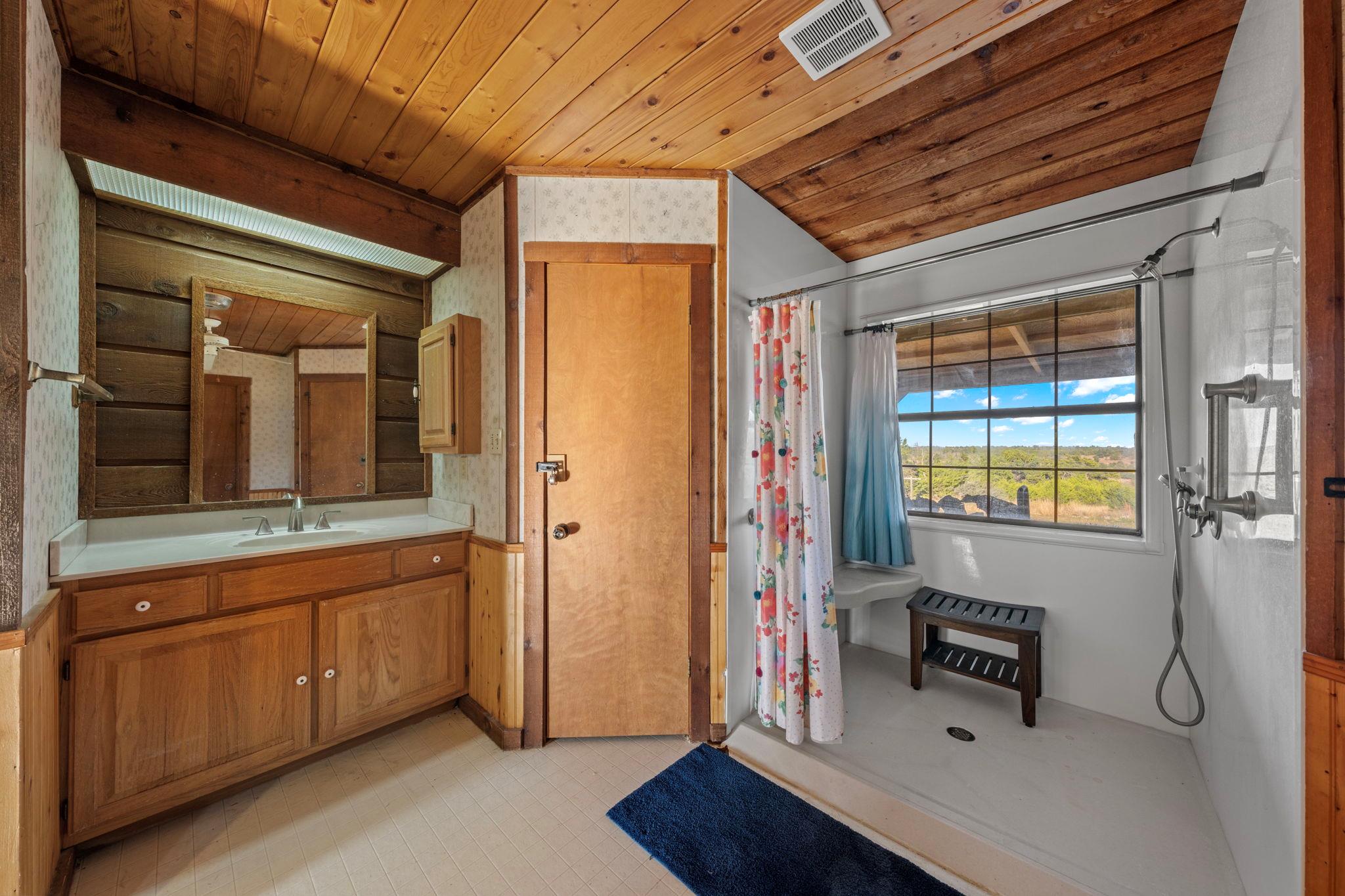 716 Reeh Weinheimer Rd, Fredericksburg, TX 78624