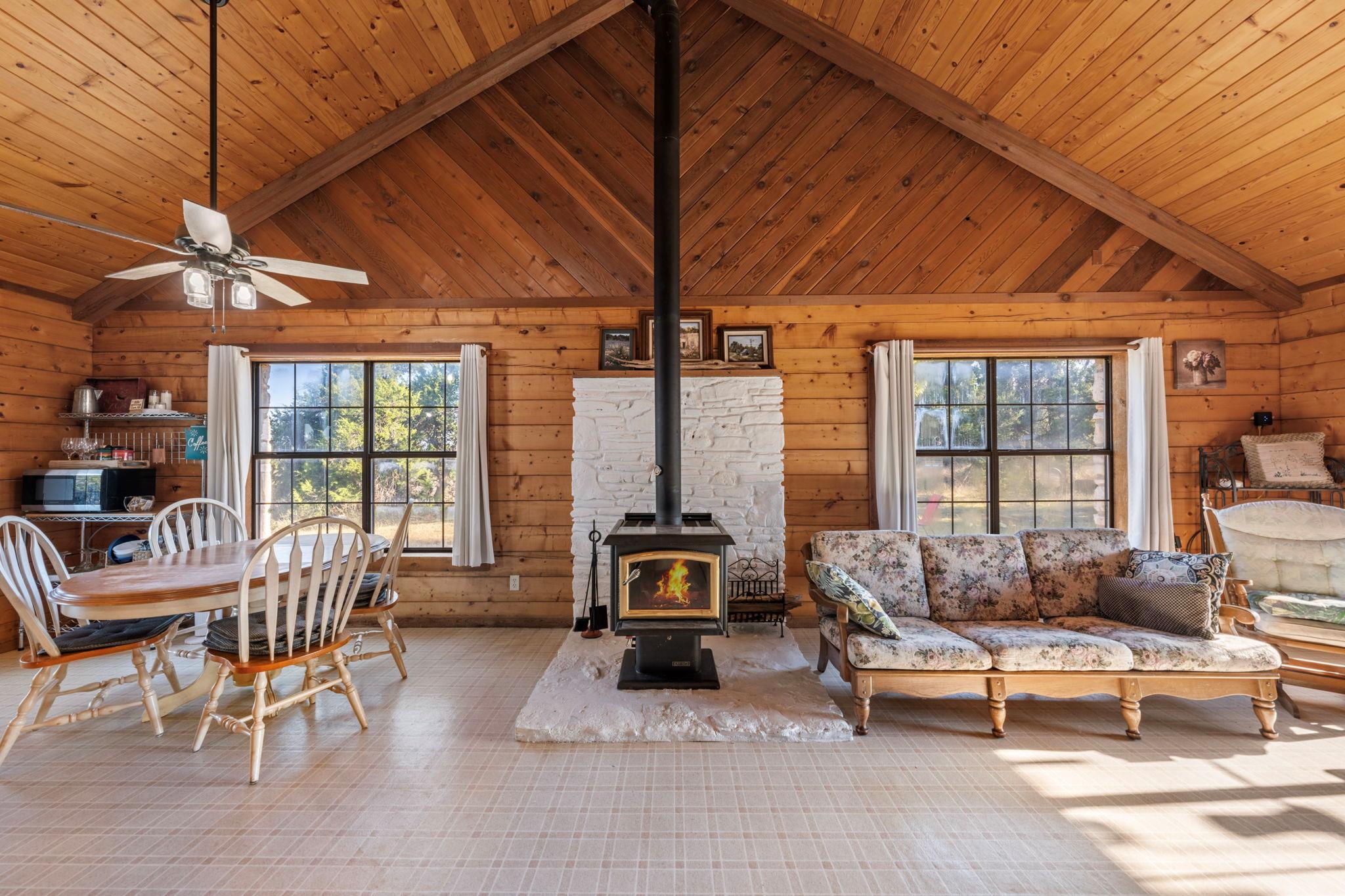 716 Reeh Weinheimer Rd, Fredericksburg, TX 78624