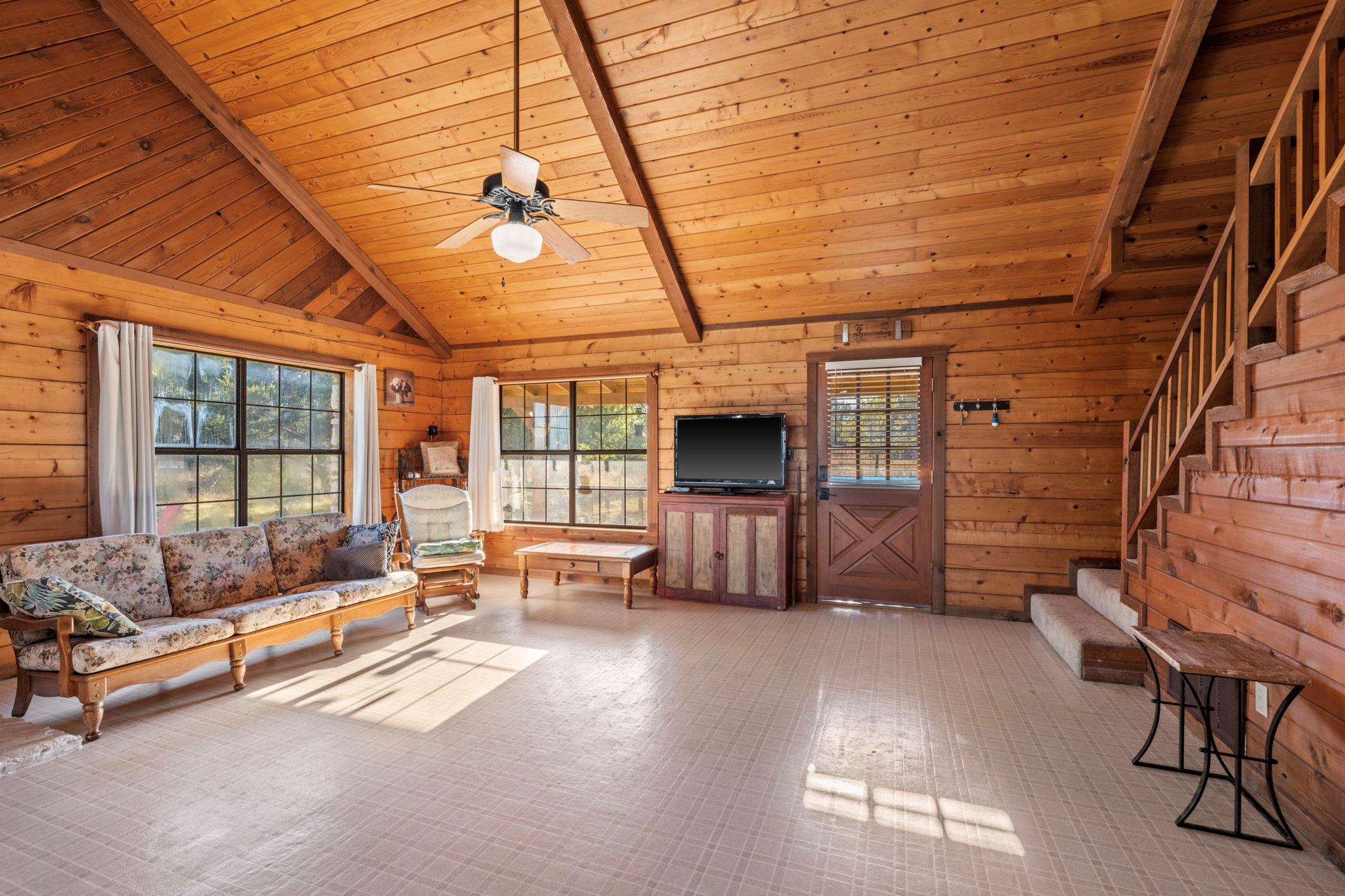 716 Reeh Weinheimer Rd, Fredericksburg, TX 78624