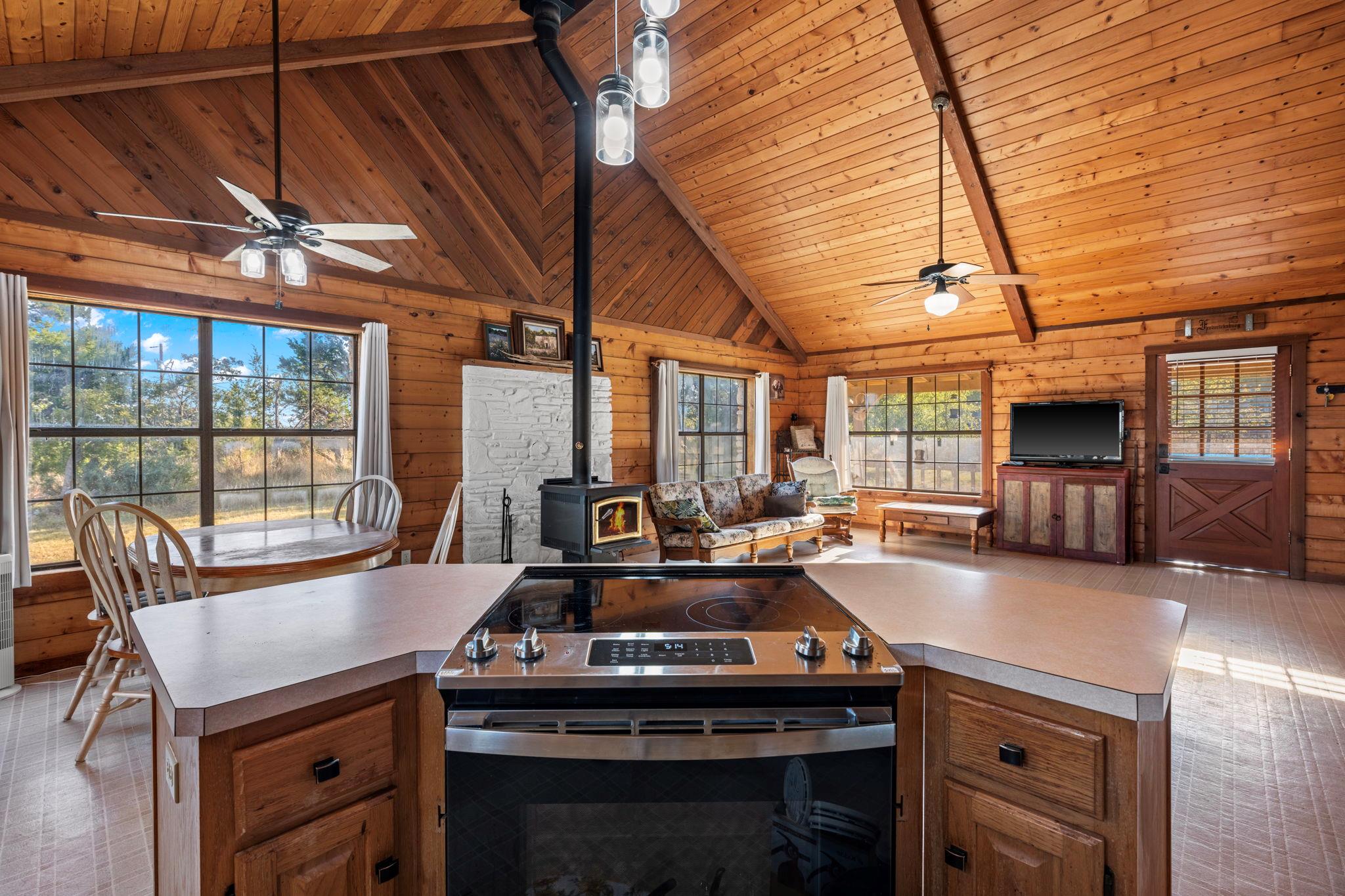 716 Reeh Weinheimer Rd, Fredericksburg, TX 78624