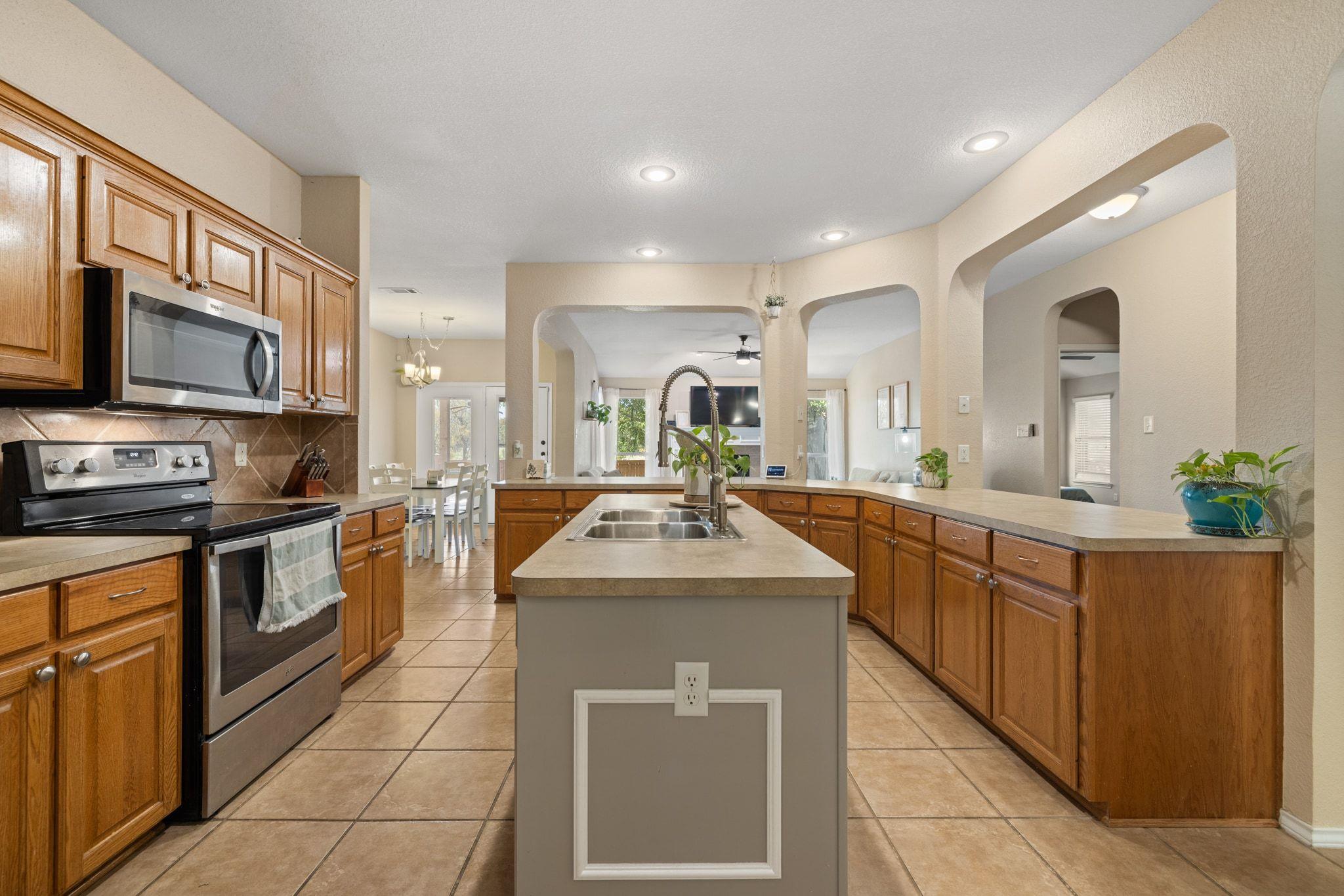 210 W Iowa Dr, Harker Heights, TX 76548