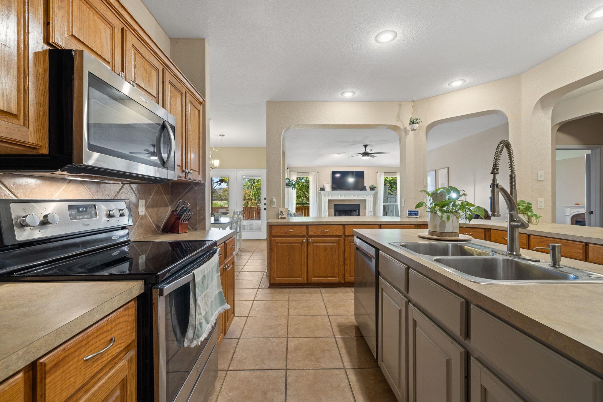 210 W Iowa Dr, Harker Heights, TX 76548