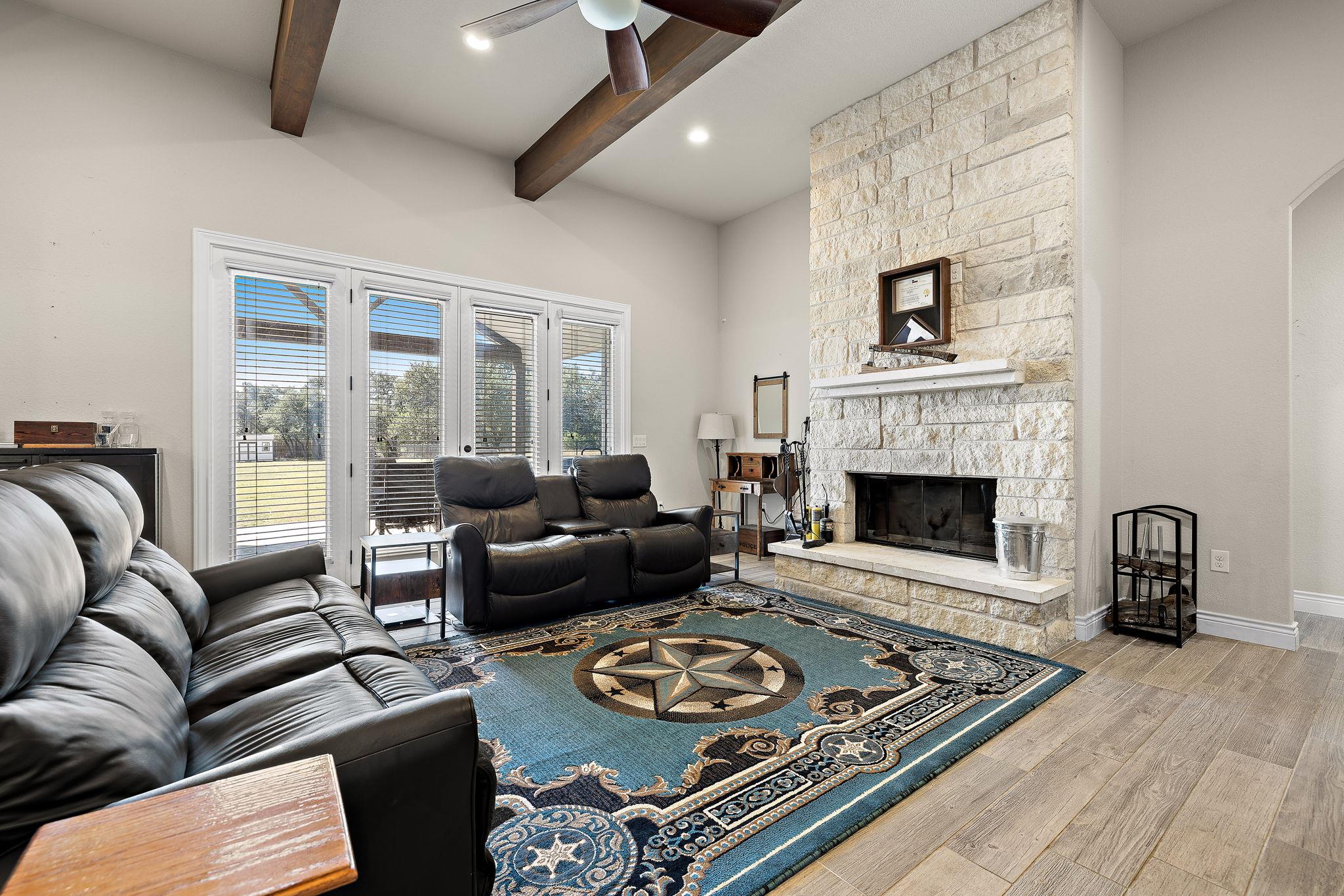 217 Oak Hill Dr, Liberty Hill, TX 78642