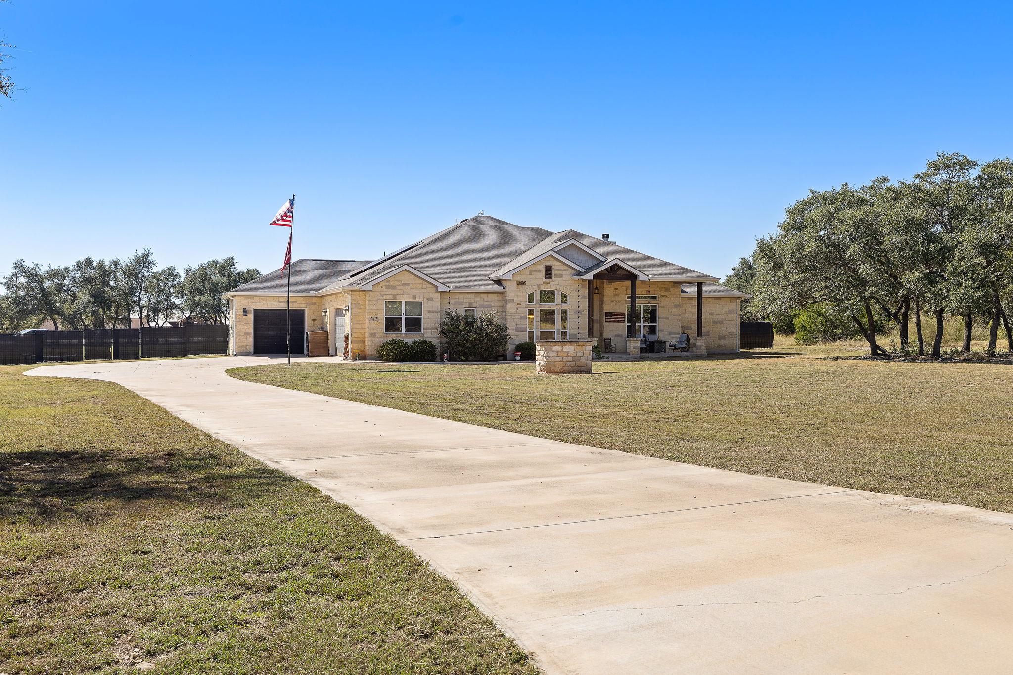 217 Oak Hill Dr, Liberty Hill, TX 78642