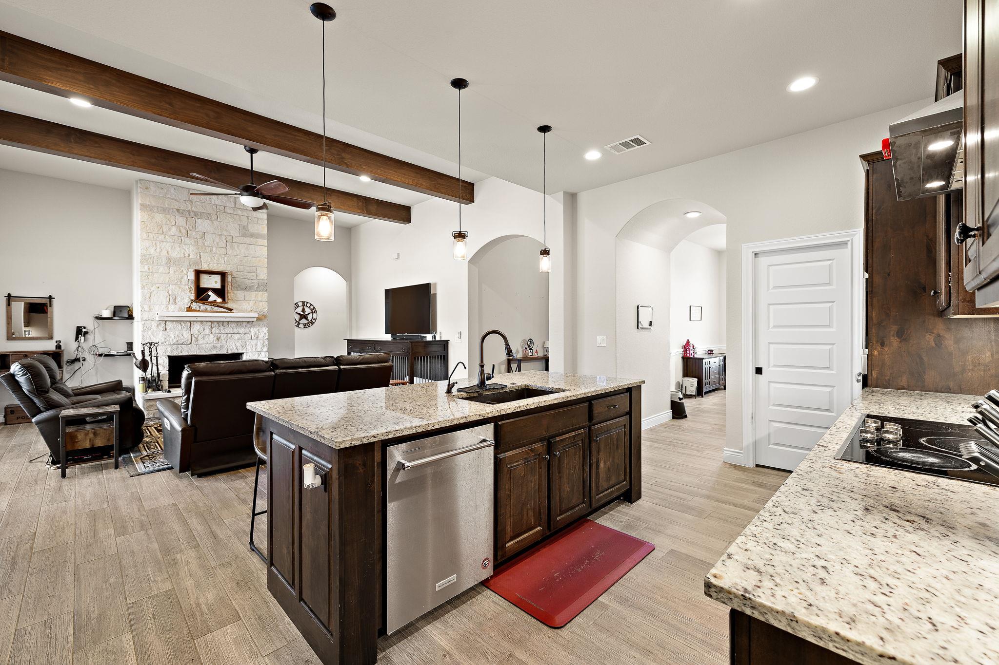 217 Oak Hill Dr, Liberty Hill, TX 78642