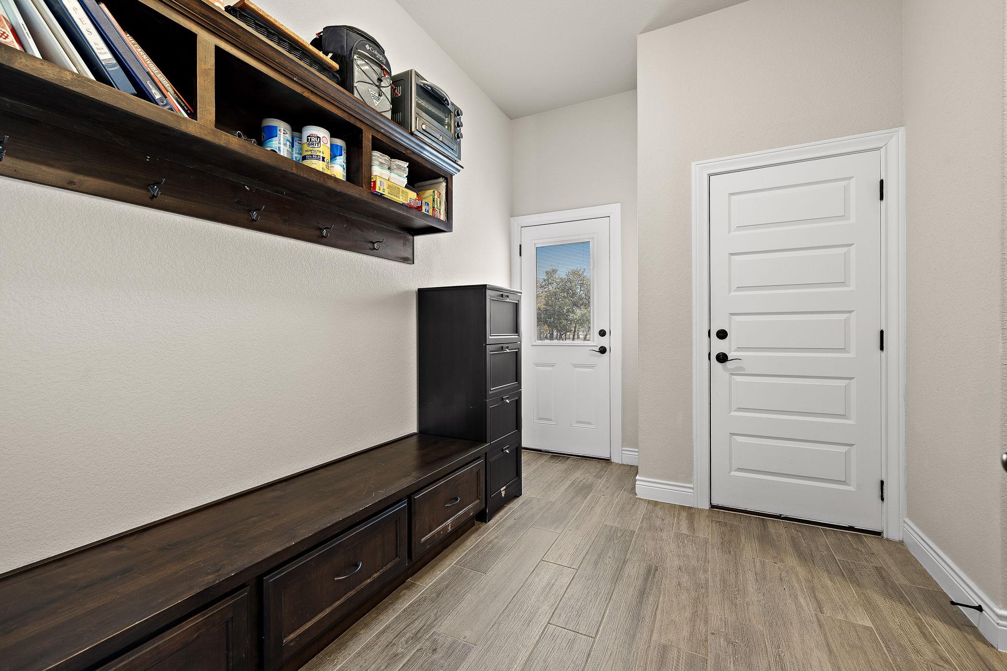 217 Oak Hill Dr, Liberty Hill, TX 78642