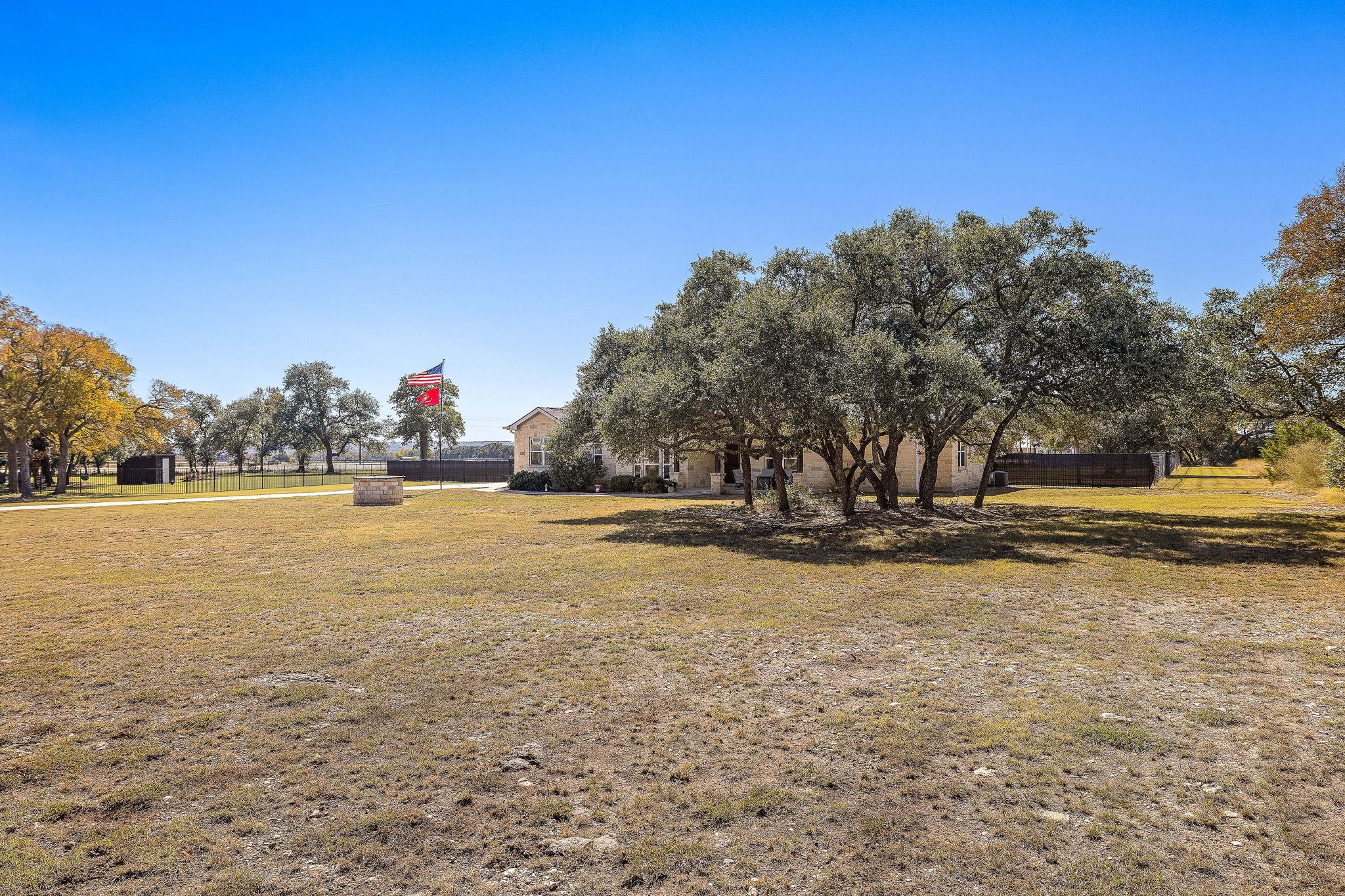 217 Oak Hill Dr, Liberty Hill, TX 78642
