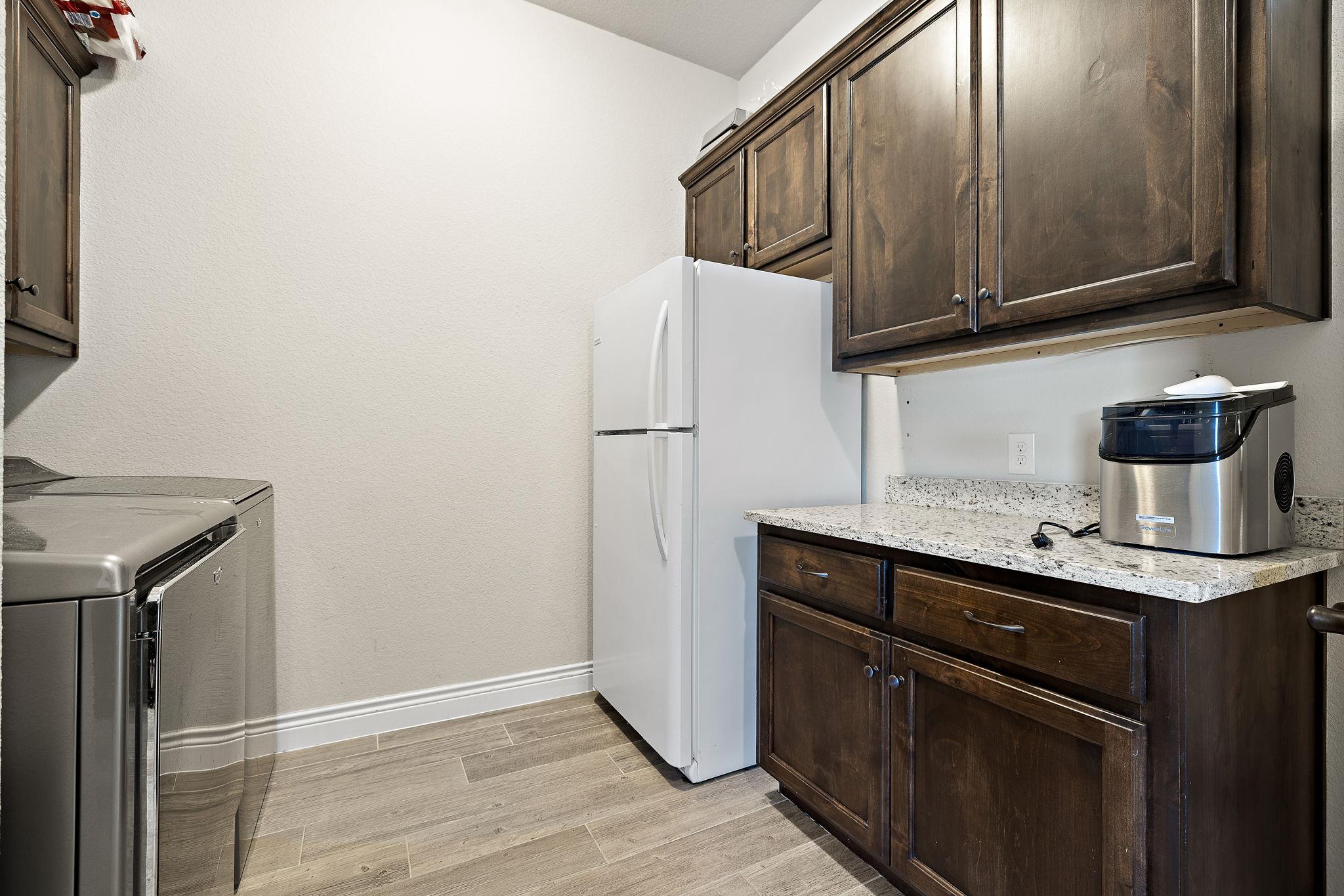 217 Oak Hill Dr, Liberty Hill, TX 78642