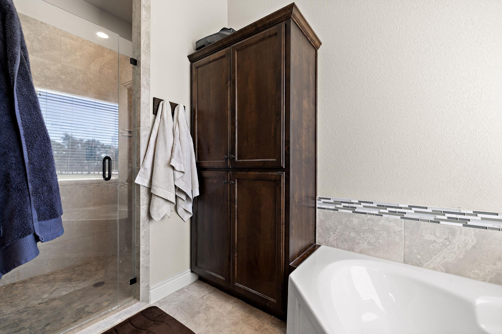 217 Oak Hill Dr, Liberty Hill, TX 78642