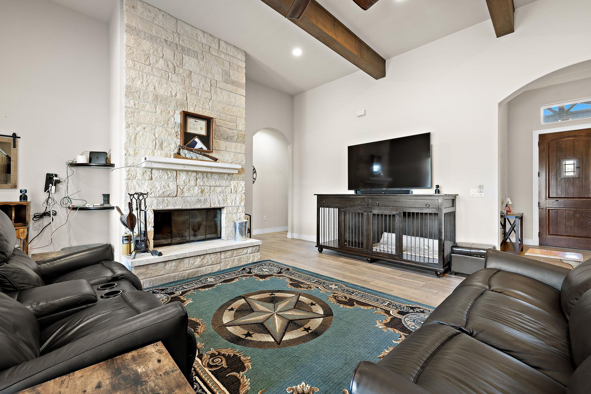 217 Oak Hill Dr, Liberty Hill, TX 78642