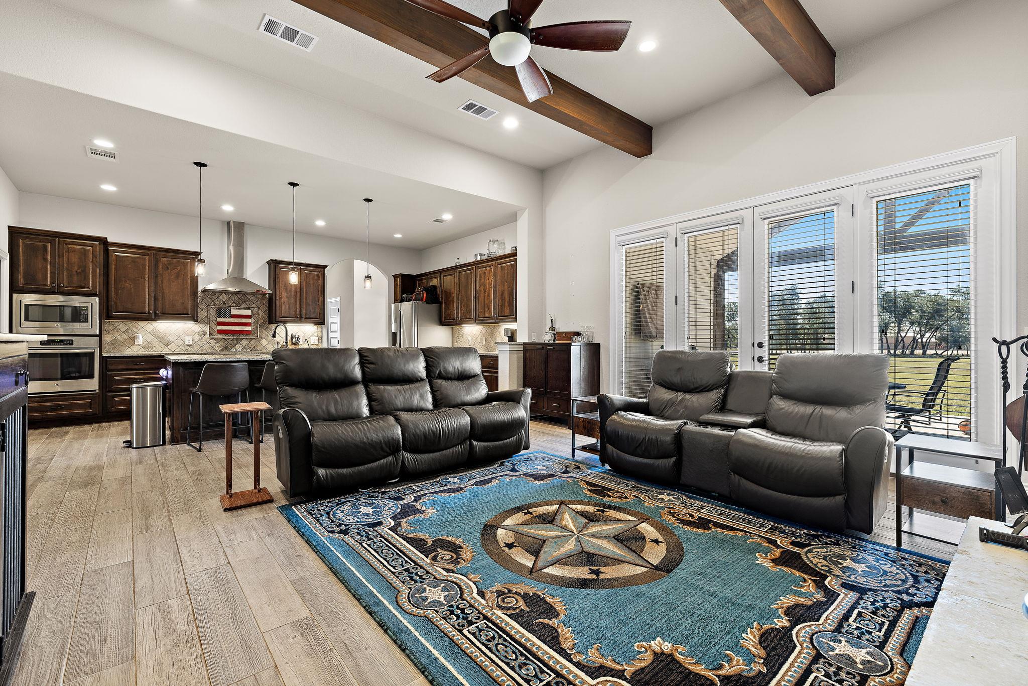 217 Oak Hill Dr, Liberty Hill, TX 78642