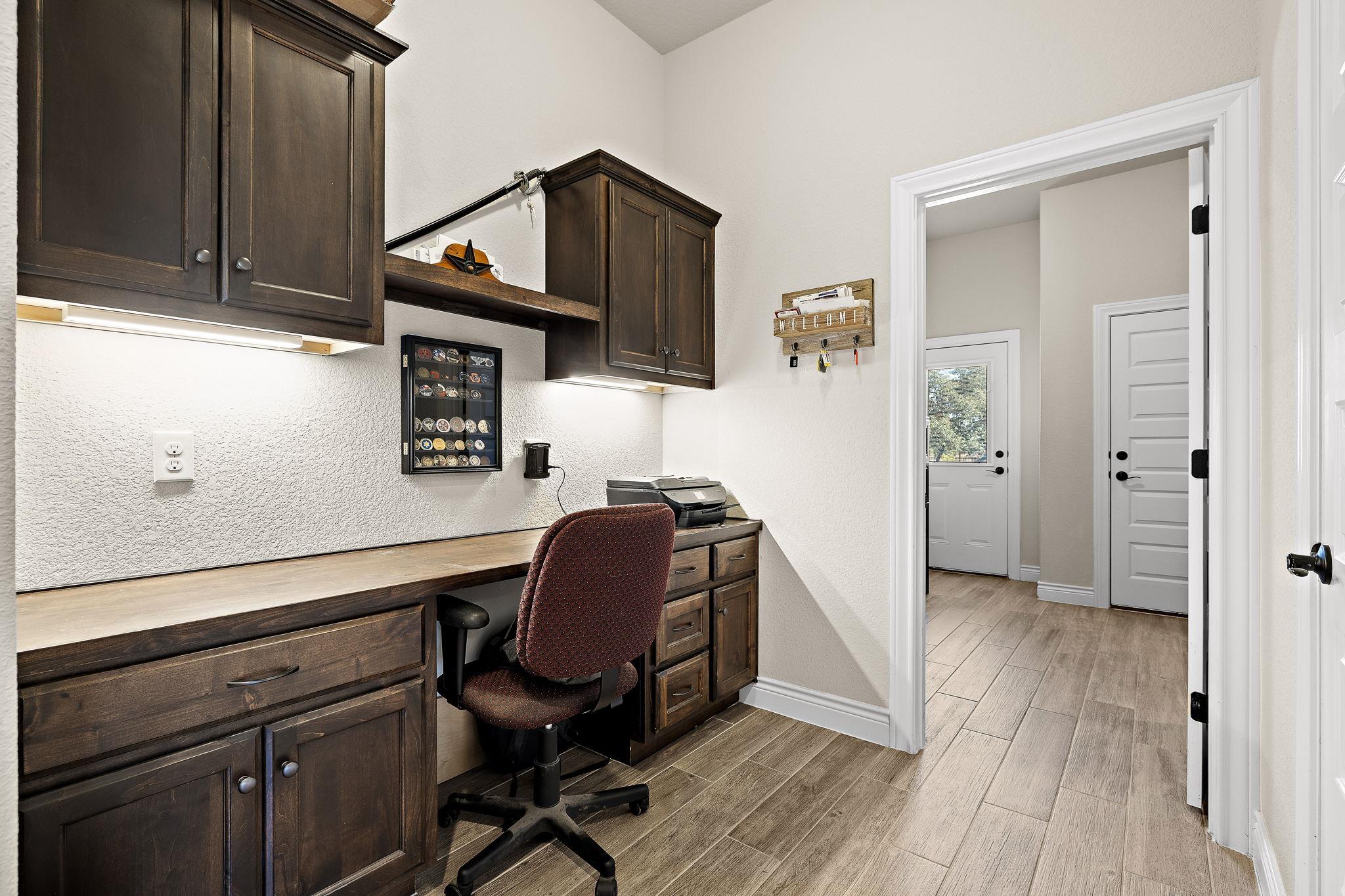 217 Oak Hill Dr, Liberty Hill, TX 78642