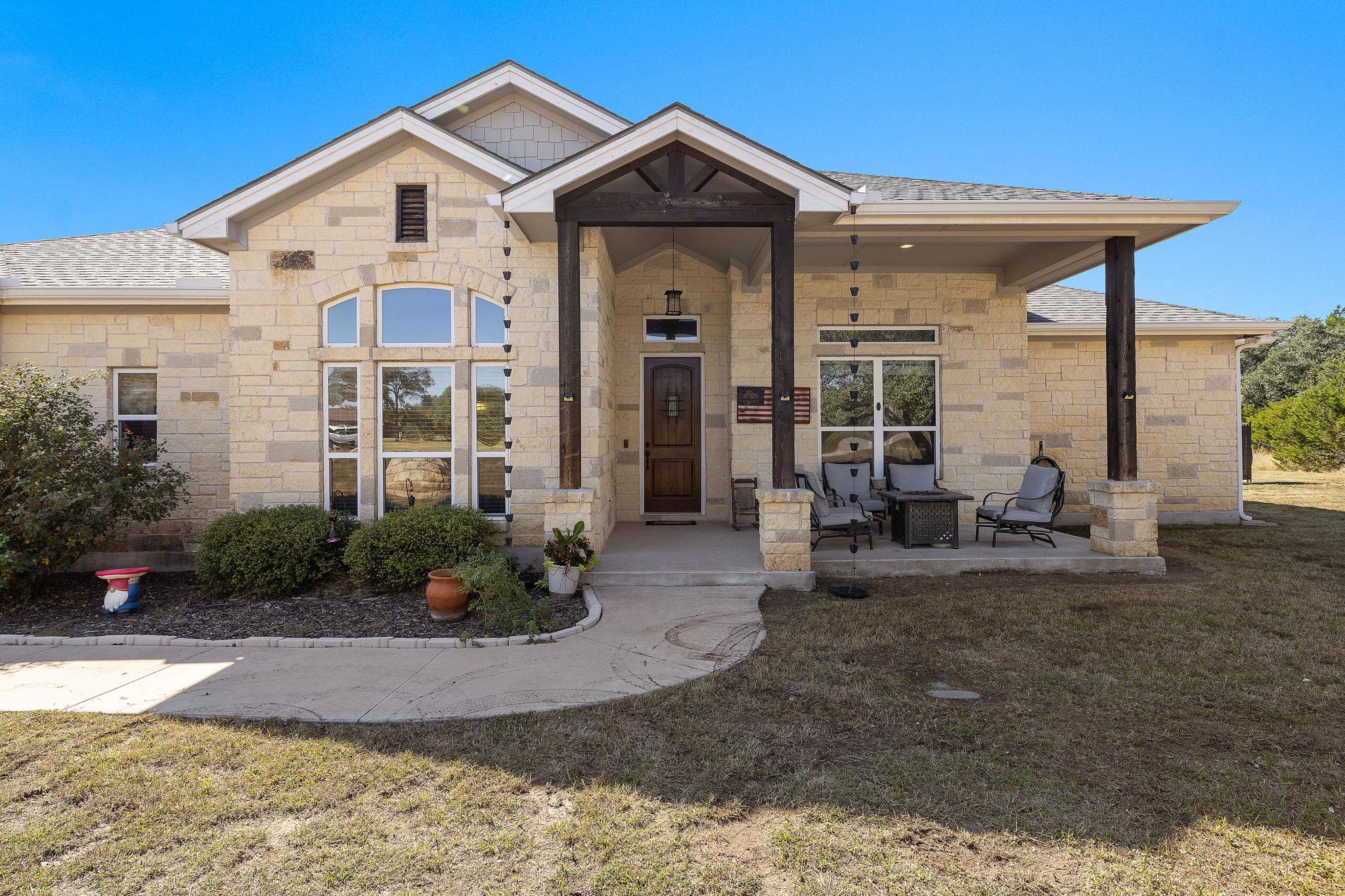 217 Oak Hill Dr, Liberty Hill, TX 78642