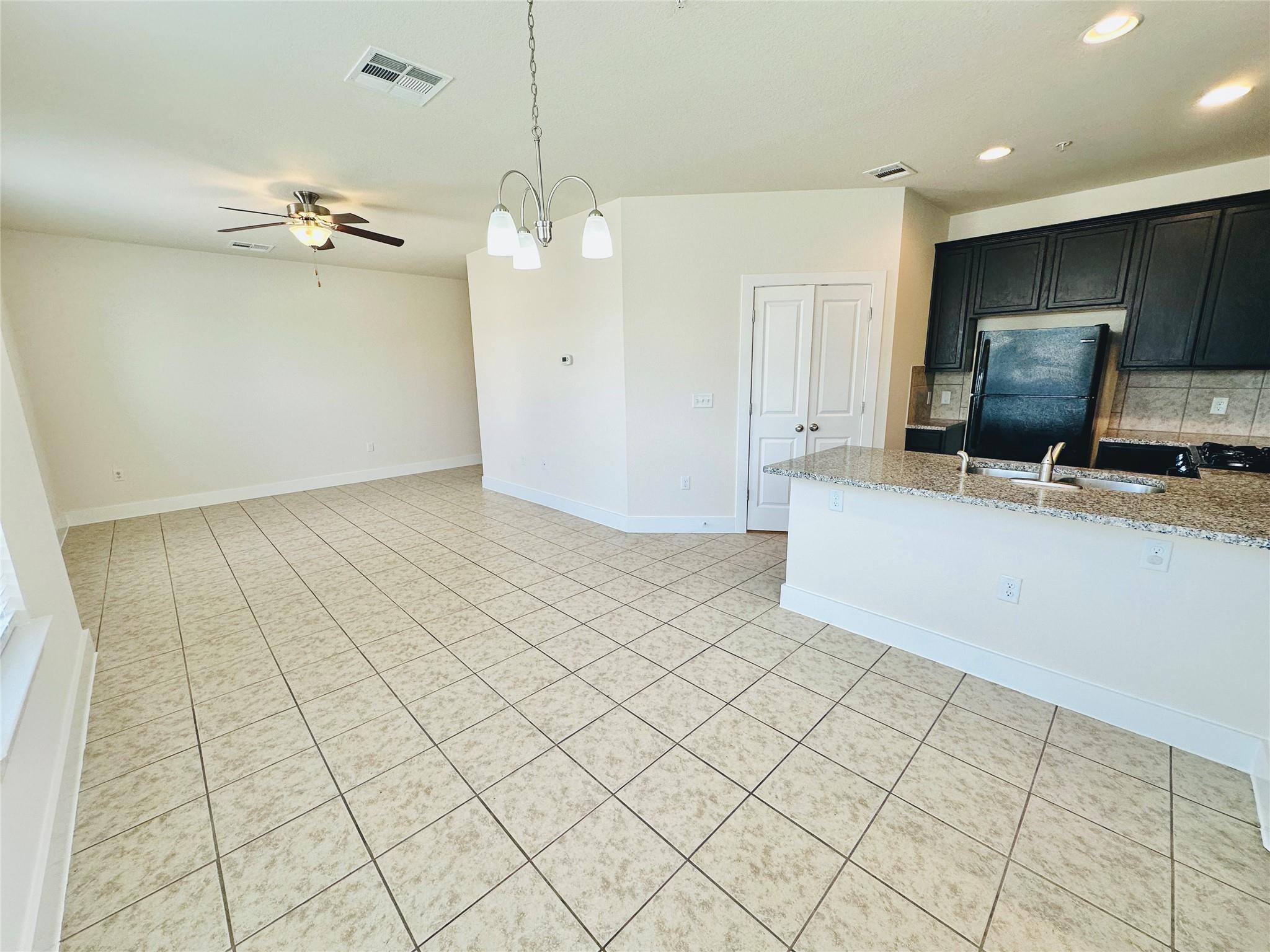 2216 Creekside Ln # D, Georgetown, TX 78626