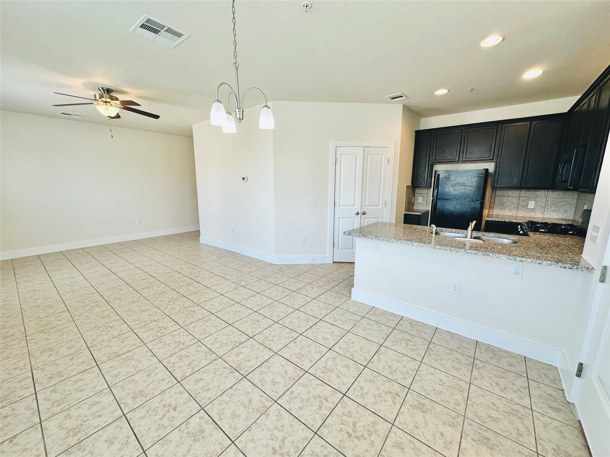 2216 Creekside Ln # D, Georgetown, TX 78626